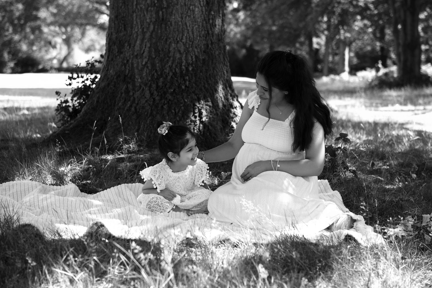 relaxed family walking through woodland near Chorleywood, Hertfordshire – storytelling family photography