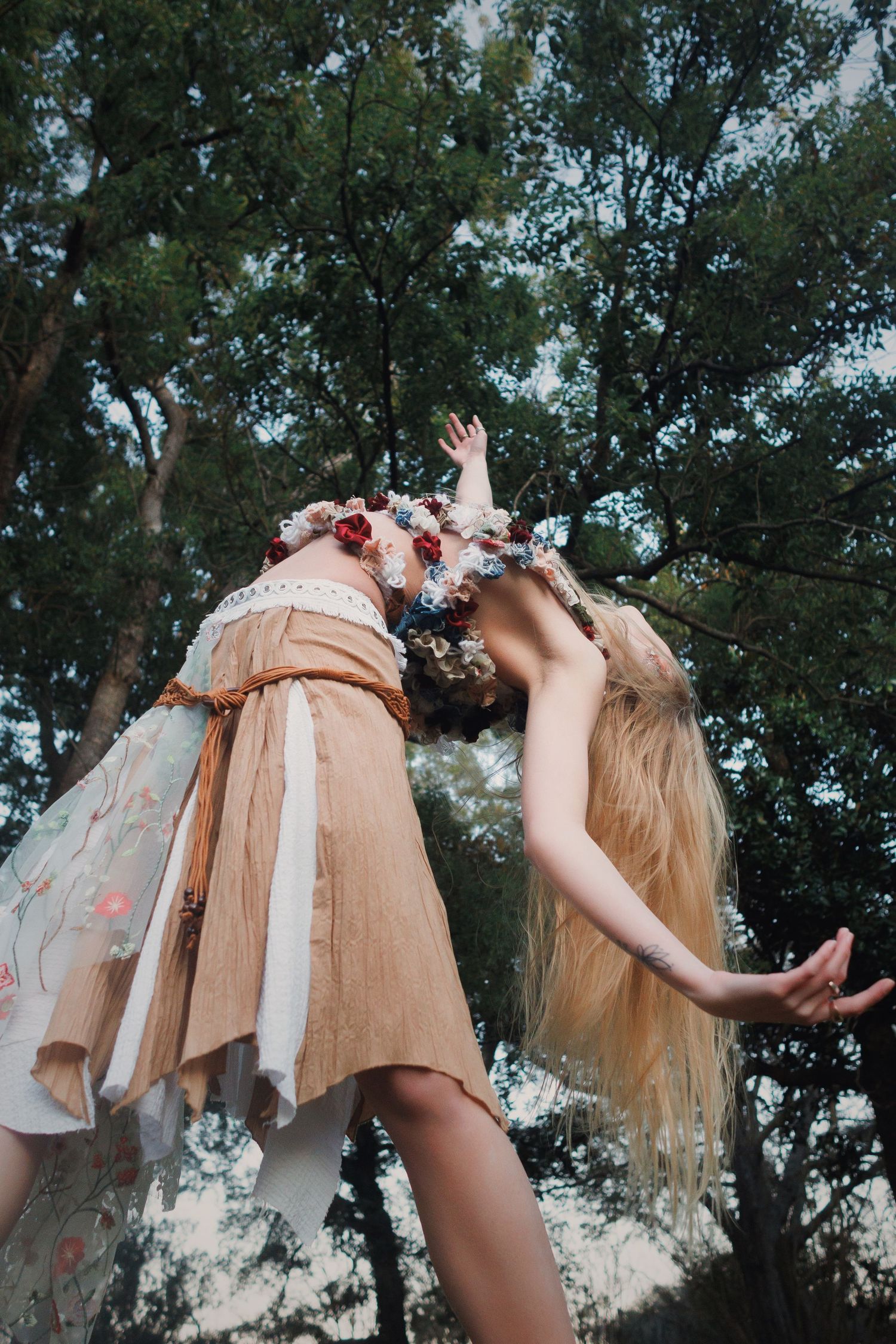 Four sequential photos show hands flowing through blonde hair against a natural outdoor background with trees.