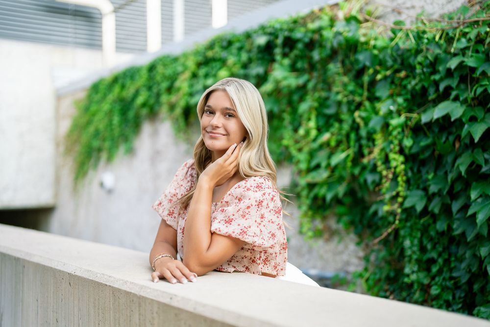 Grand Rapids senior photography behind the scenes ivy wall