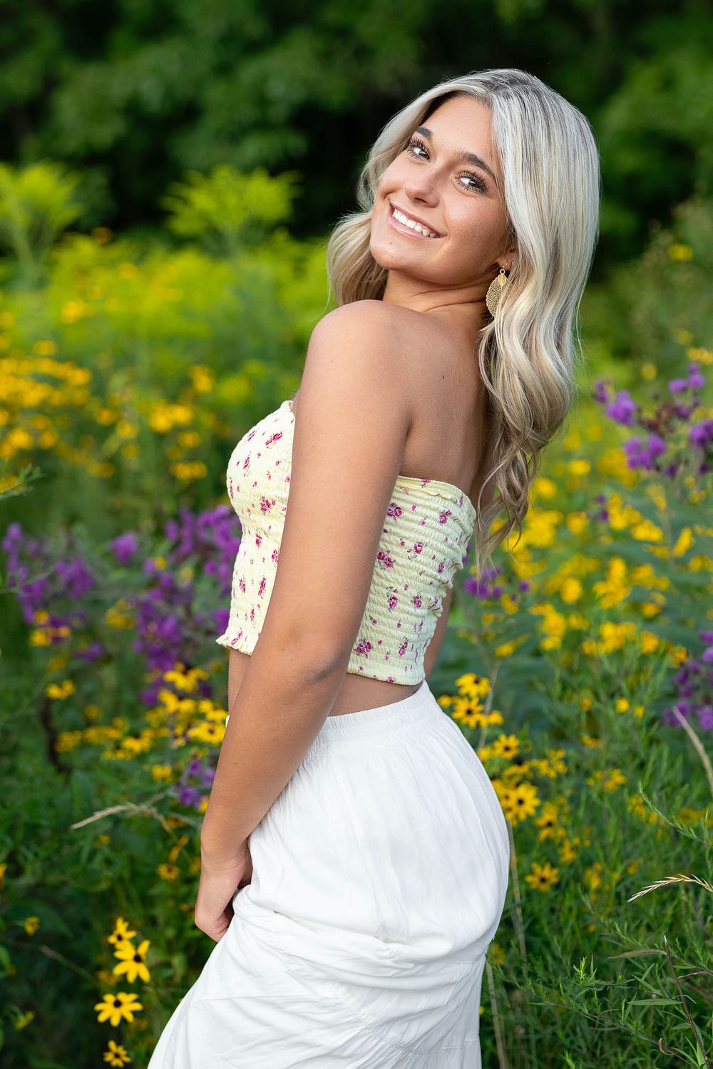Grand Rapids senior portraits natural wildflower field