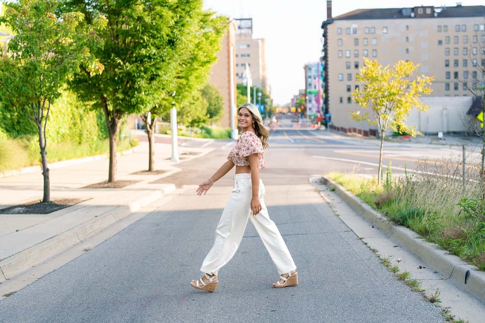Grand Rapids senior photography behind the scenes urban street session