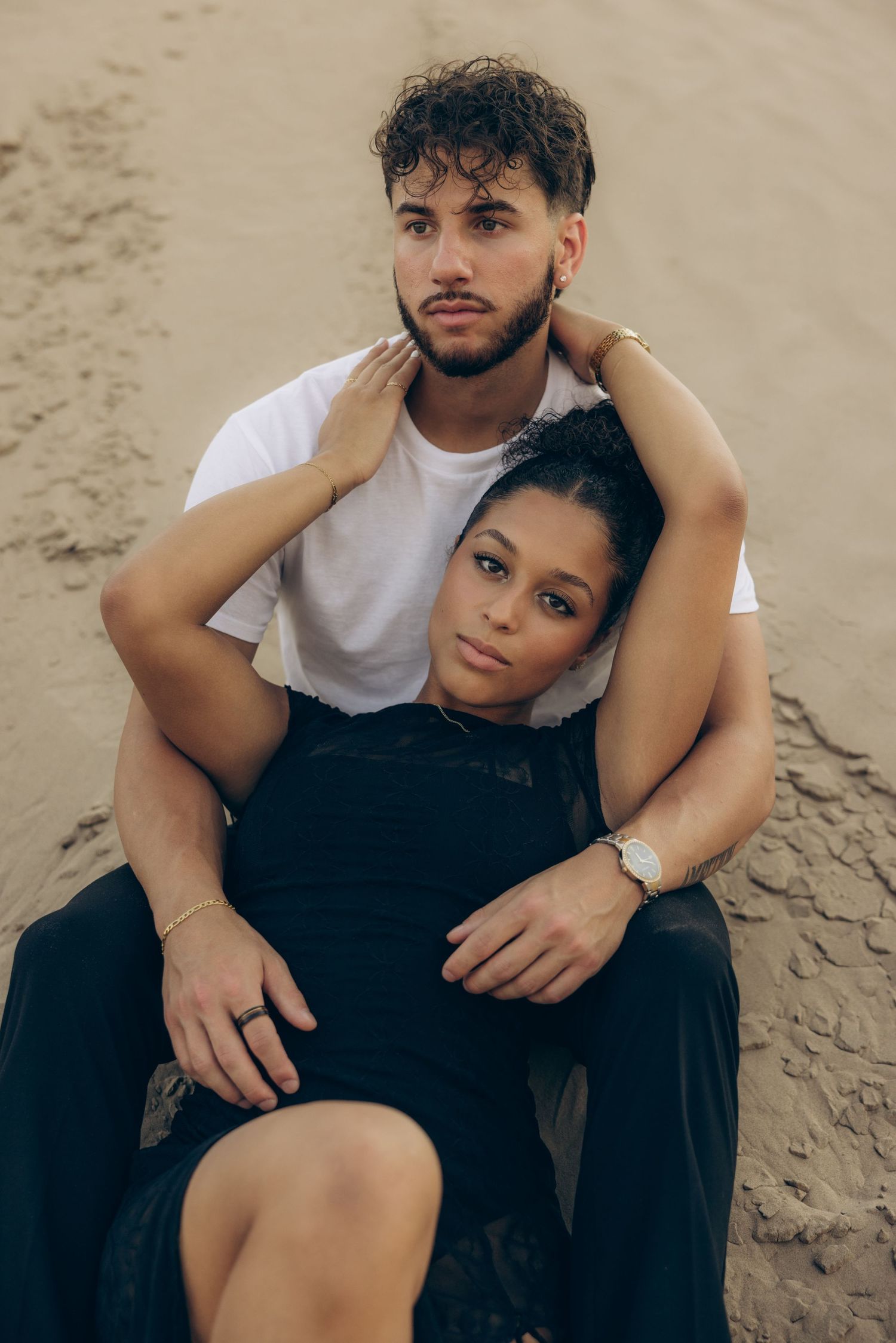 An editorial look of a couple at their session in the Sand Dunes in Utah.