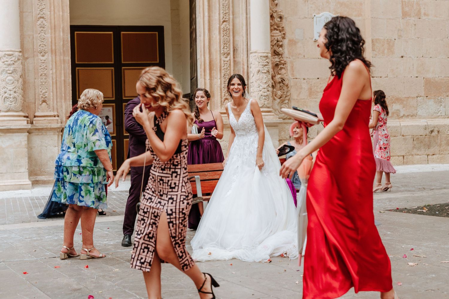 Fotografía desenfadada de la novia en