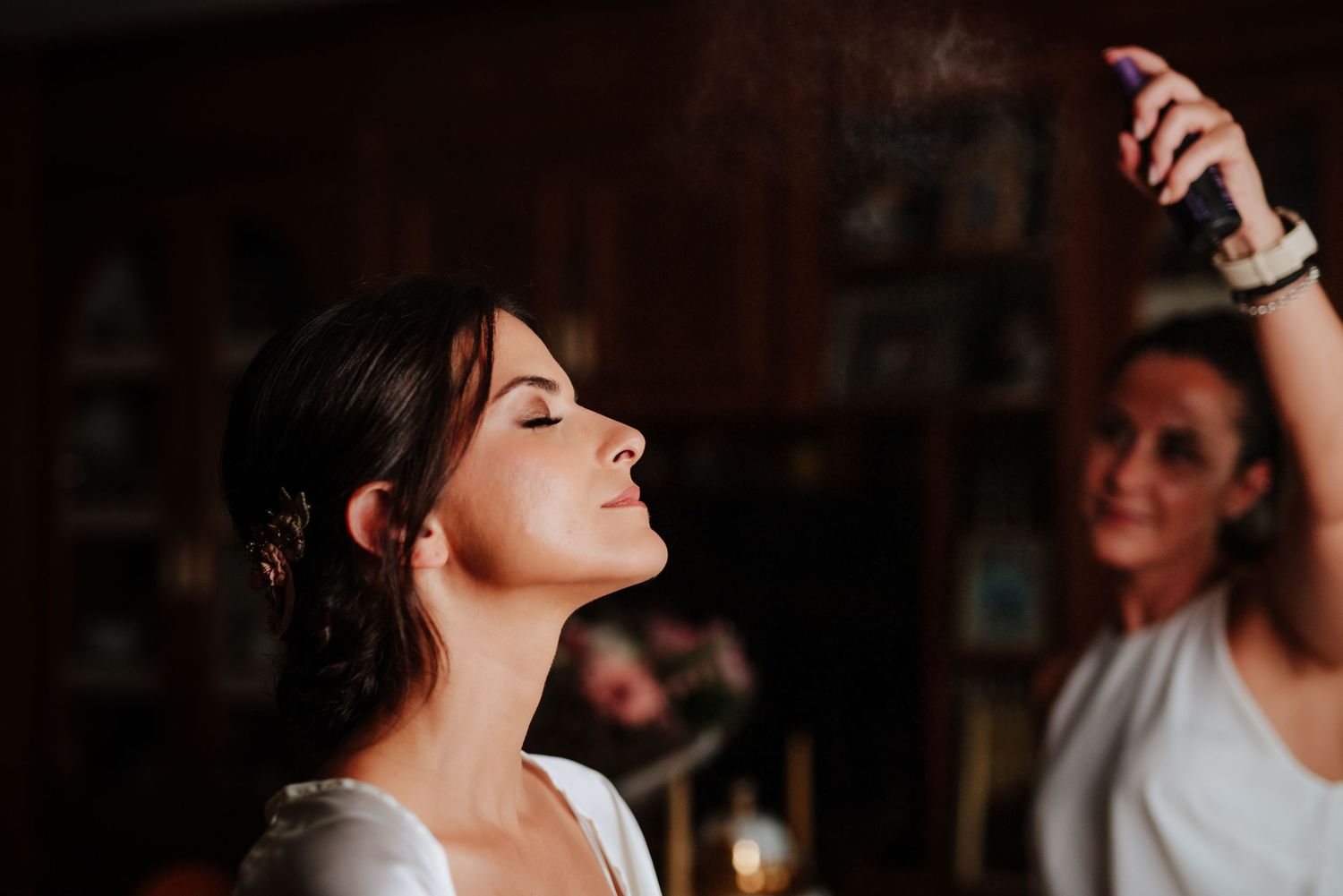 Momento en casa de la novia durante los preparativos en el día de su boda