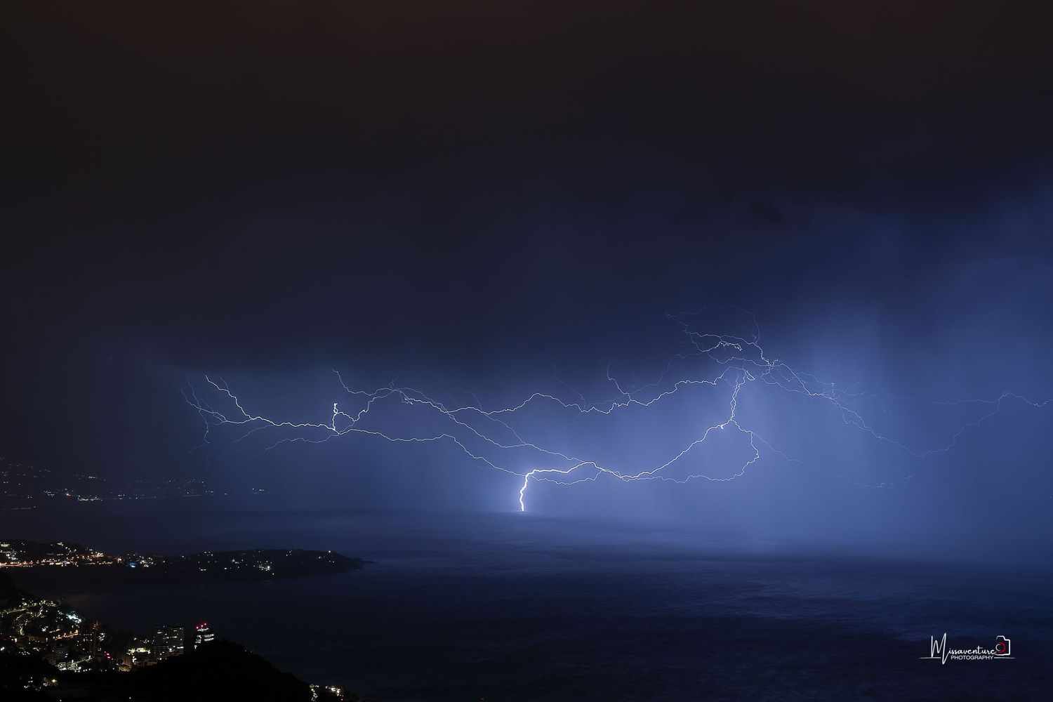 PHOTOGRAPHE DANS LE VAR (83) FORCALQUEIRET (photographe voyages et paysages) foudre multi impact en mer