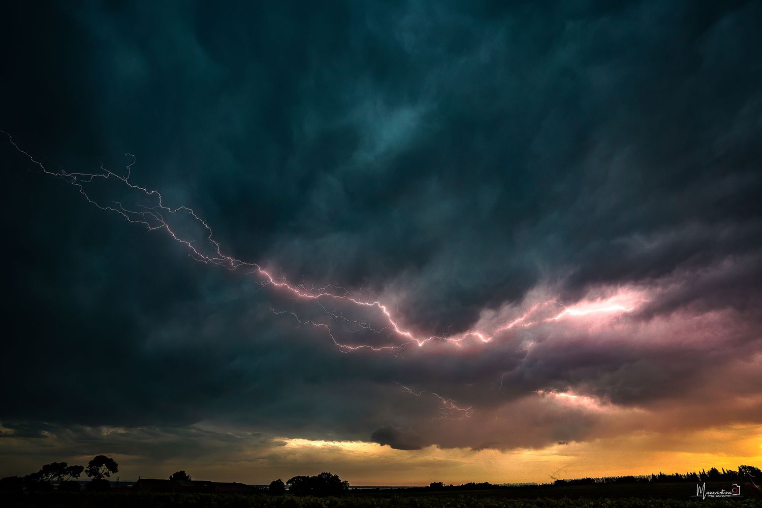 Orage et coucher de soleil, ciel fabuleux