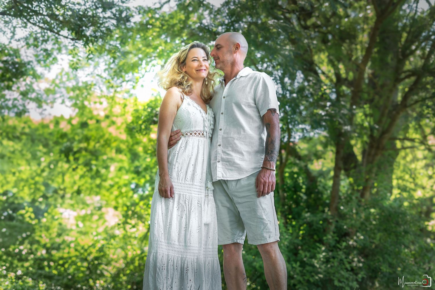 PHOTOGRAPHE PORTRAITS COUPLE LIFESTYLE dans le Var (83). FORCALQUEIRET