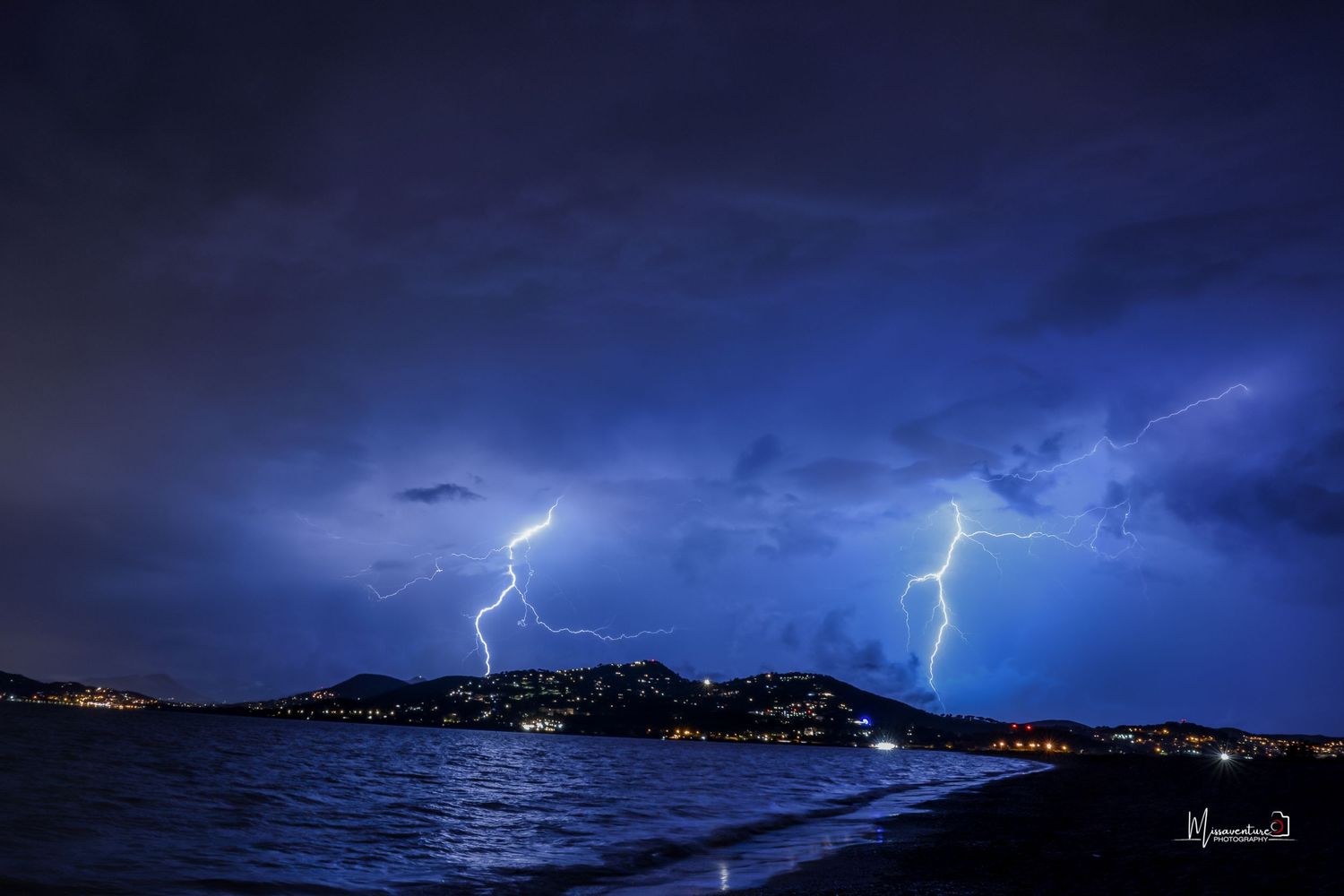 PHOTOGRAPHE DANS LE VAR (83) FORCALQUEIRET (photographe voyages et paysages) foudre multi impact depuis l almanarre, hyeres