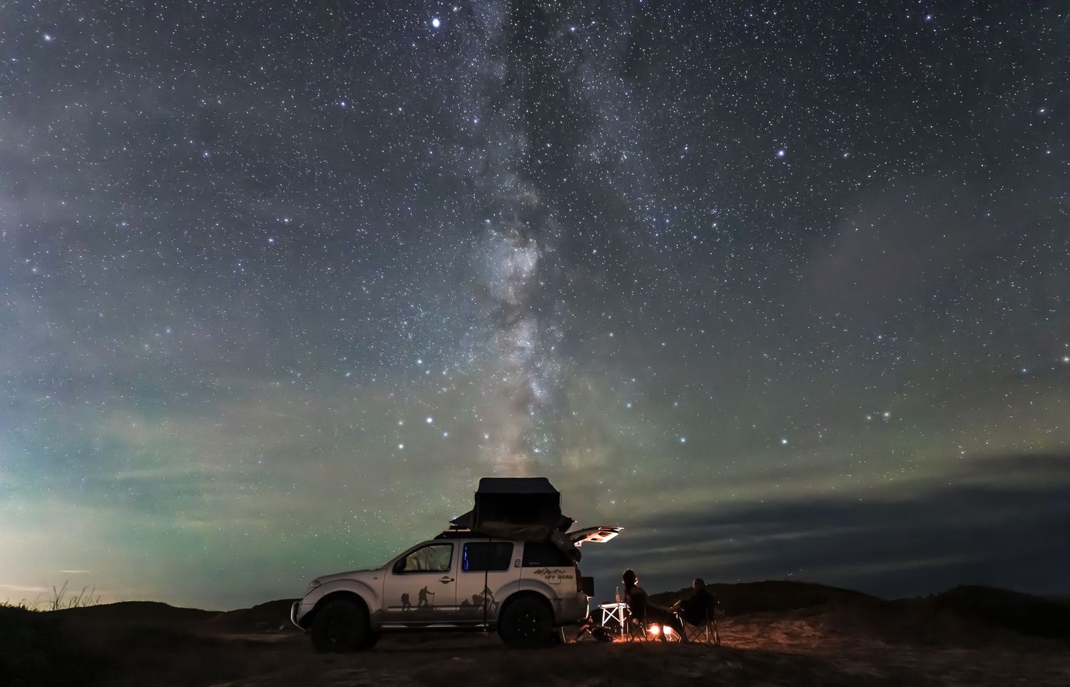 4x4 nissan pathfinder, bivouac paysage et Vois lactée
