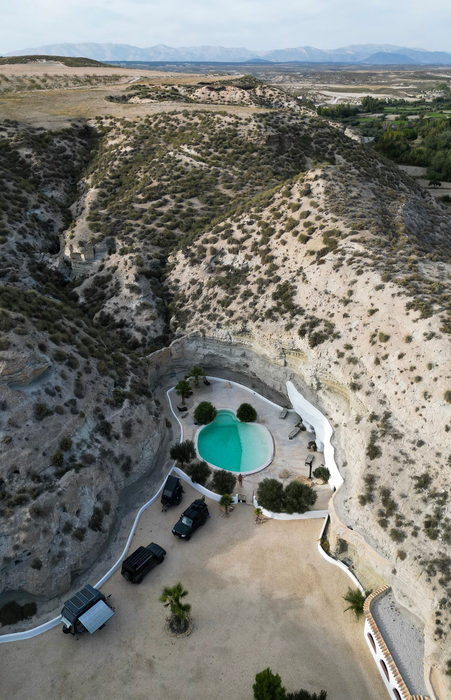 PHOTOGRAPHE CANIN, FÉLIN & PORTRAIT dans le Var (83).
Shooting pro logements insolites, cueva d Andalousie, vue en drone