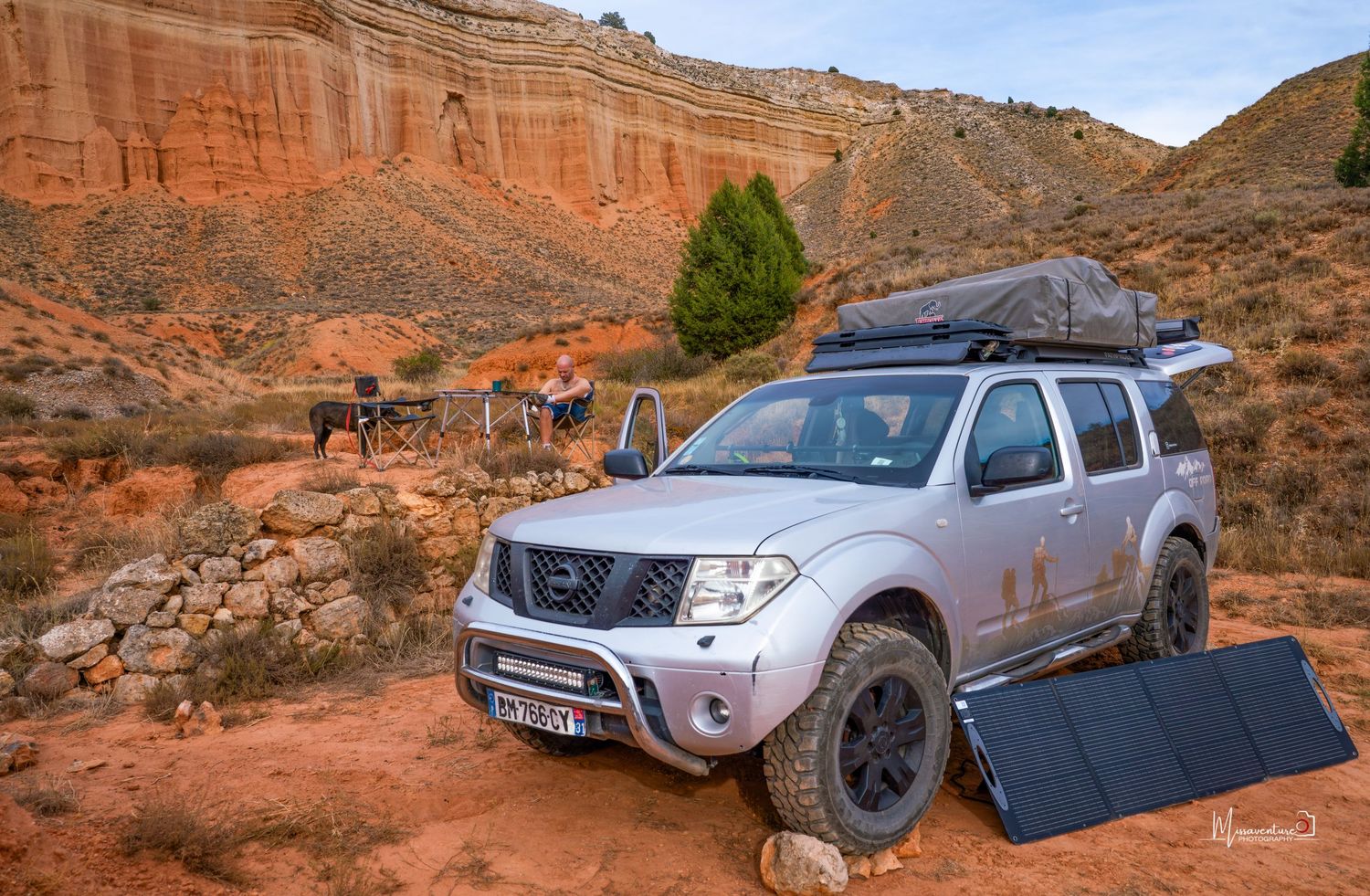 4x4 nissan pathfinder, bivouac paysage et équipement overland