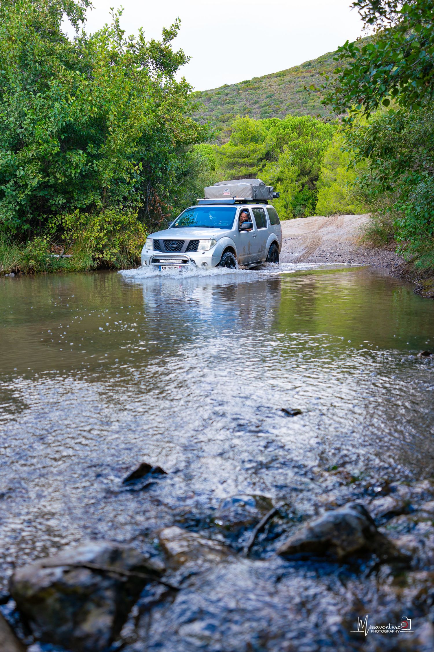 4x4 nissan pathfinder, bivouac paysage et Vois lactée