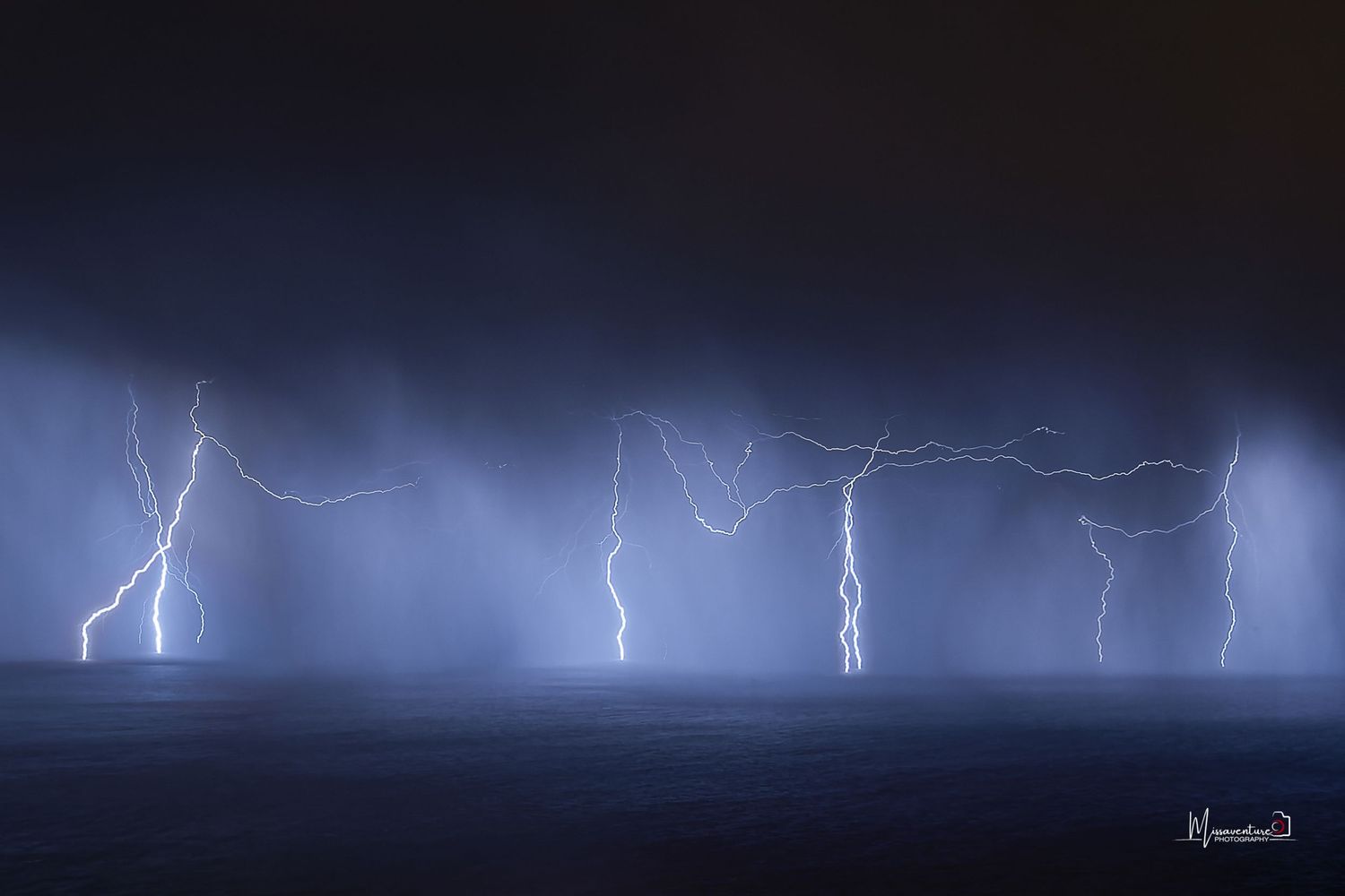 PHOTOGRAPHE DANS LE VAR (83) FORCALQUEIRET (photographe voyages et paysages), foudre multi impact en mer