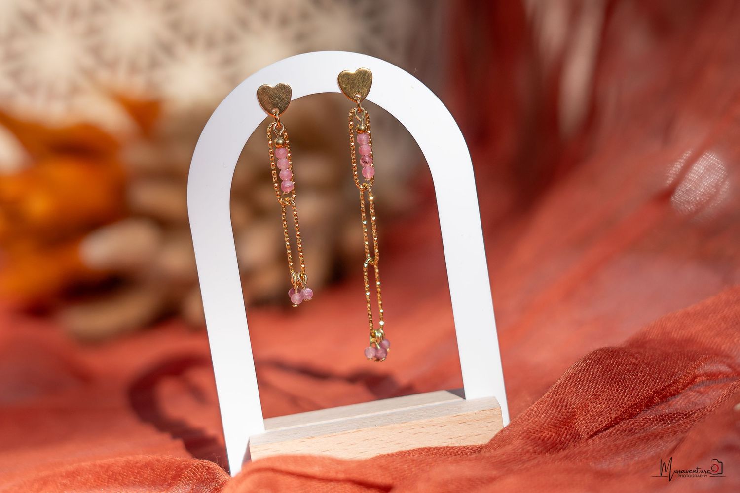 PHOTOGRAPHE FORCALQUEIRET  dans le Var (83).
Shooting pro de bijoux en pierre naturelles, boucles d'oreilles et leur portant