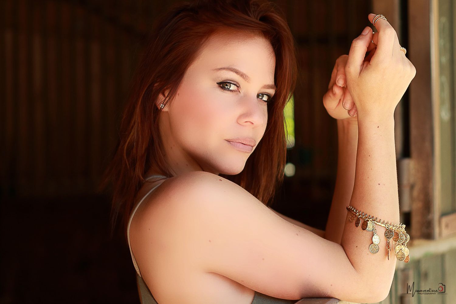 PHOTOGRAPHE CANIN, FÉLIN & PORTRAIT dans le Var (83).
Portrait sensuelle d'une belle jeune femme