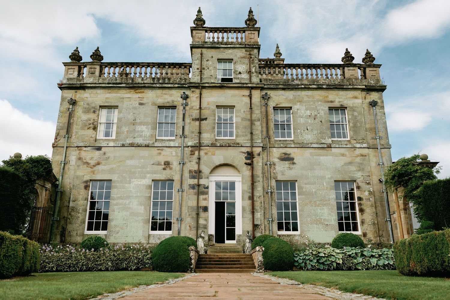 “Elegant wedding venue at Kinmount House in Scotland, featuring a grand historic mansion surrounded by lush countryside.”