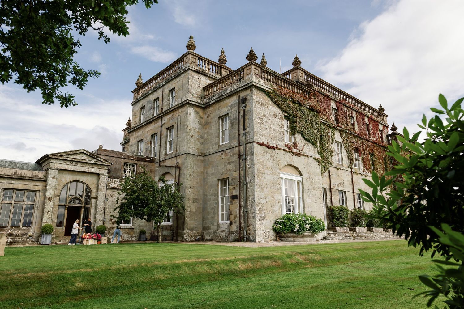 “Elegant wedding venue at Kinmount House in Scotland, featuring a grand historic mansion surrounded by lush countryside.”