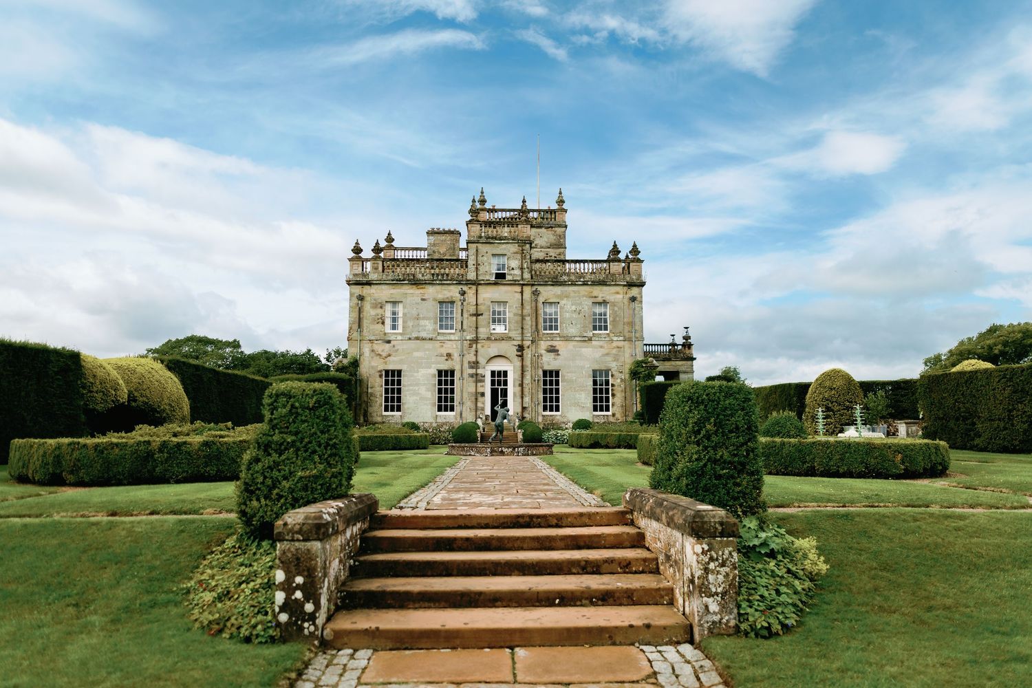 “Elegant wedding venue at Kinmount House in Scotland, featuring a grand historic mansion surrounded by lush countryside.”