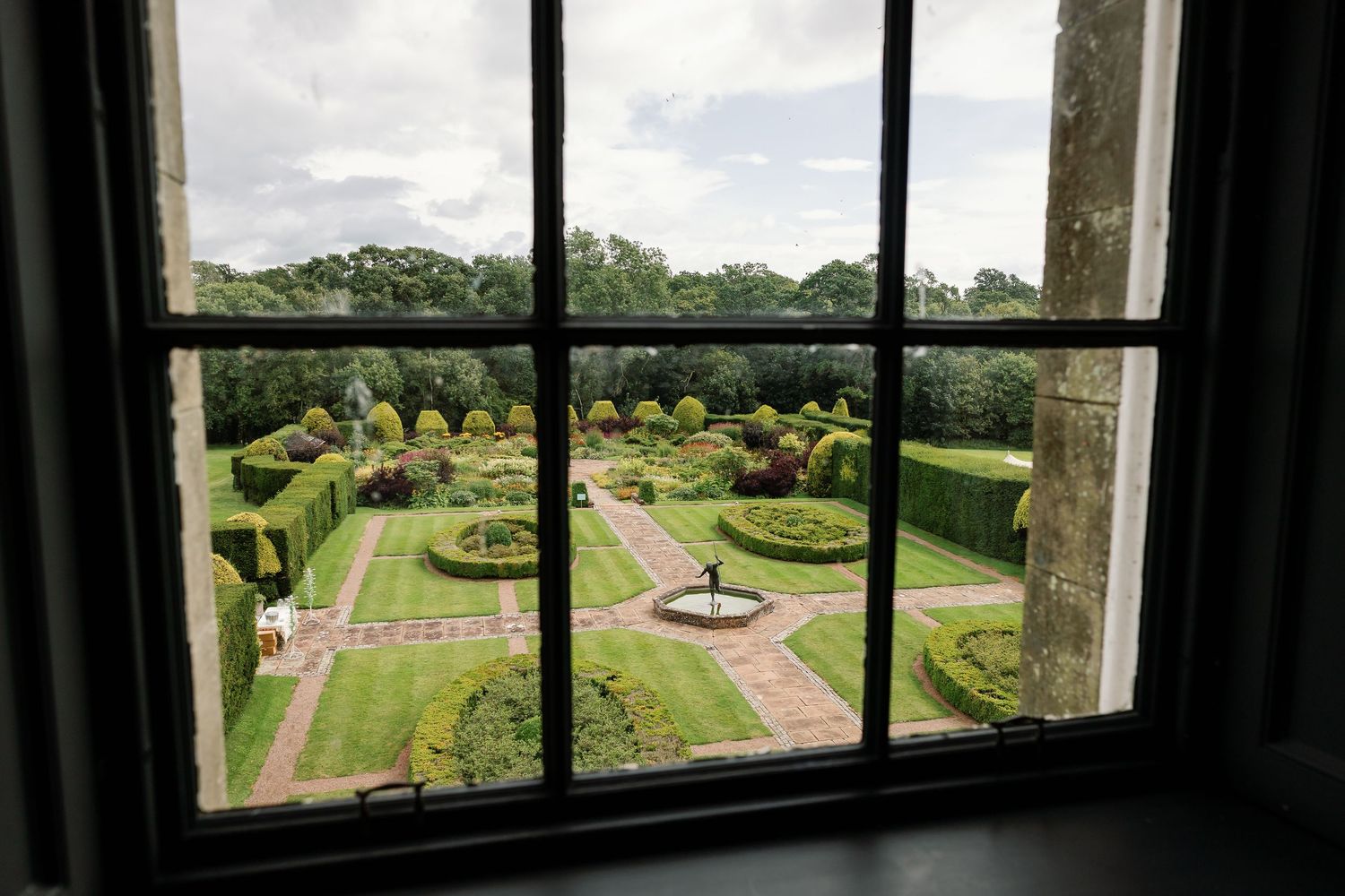 “Elegant wedding venue at Kinmount House in Scotland, featuring a grand historic mansion surrounded by lush countryside.”