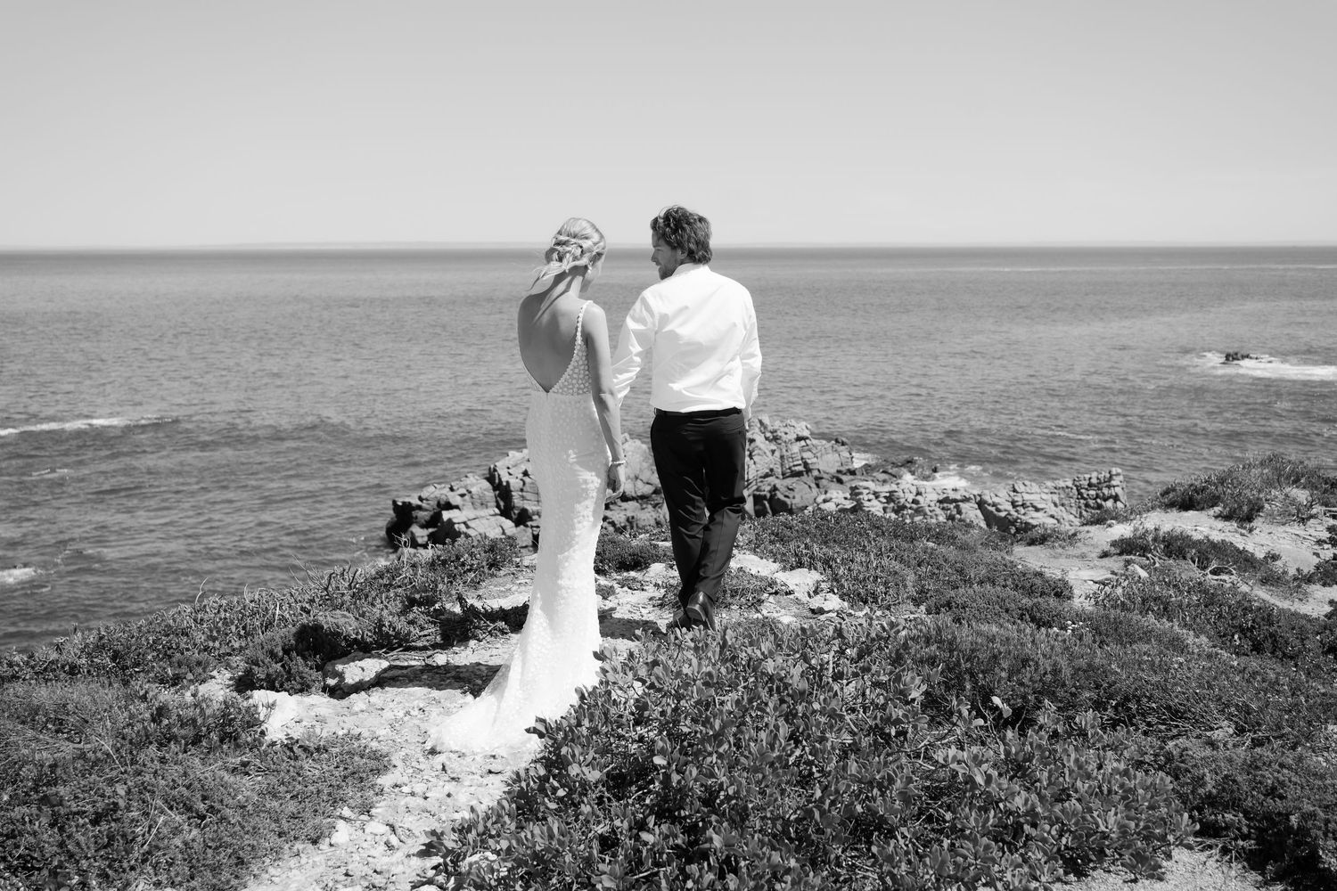 Brisbane elopement photographer — black and white wide landscape of couple on coastal clifftops during their intimate elopement ceremony, st