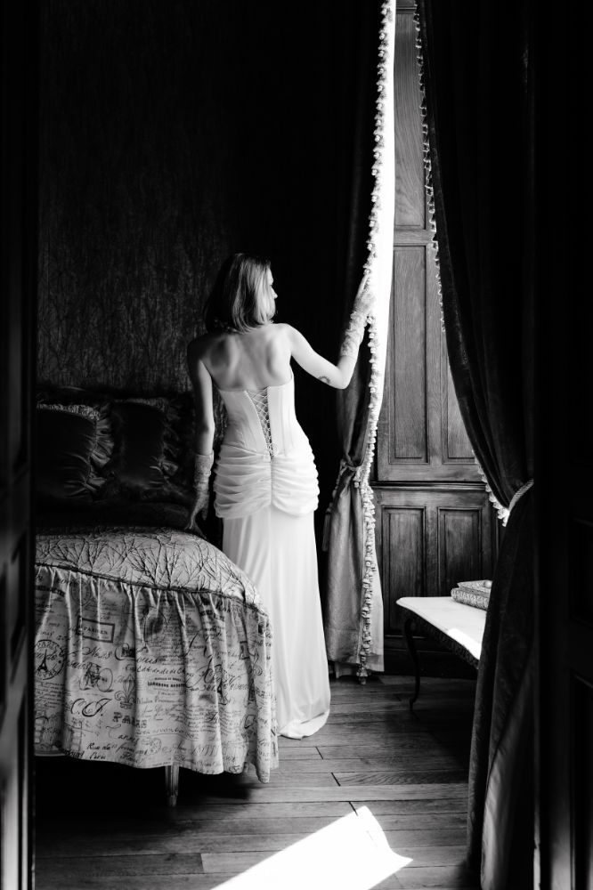 Dramatic black and white bridal portraits with window light in a vintage interior in Toronto.