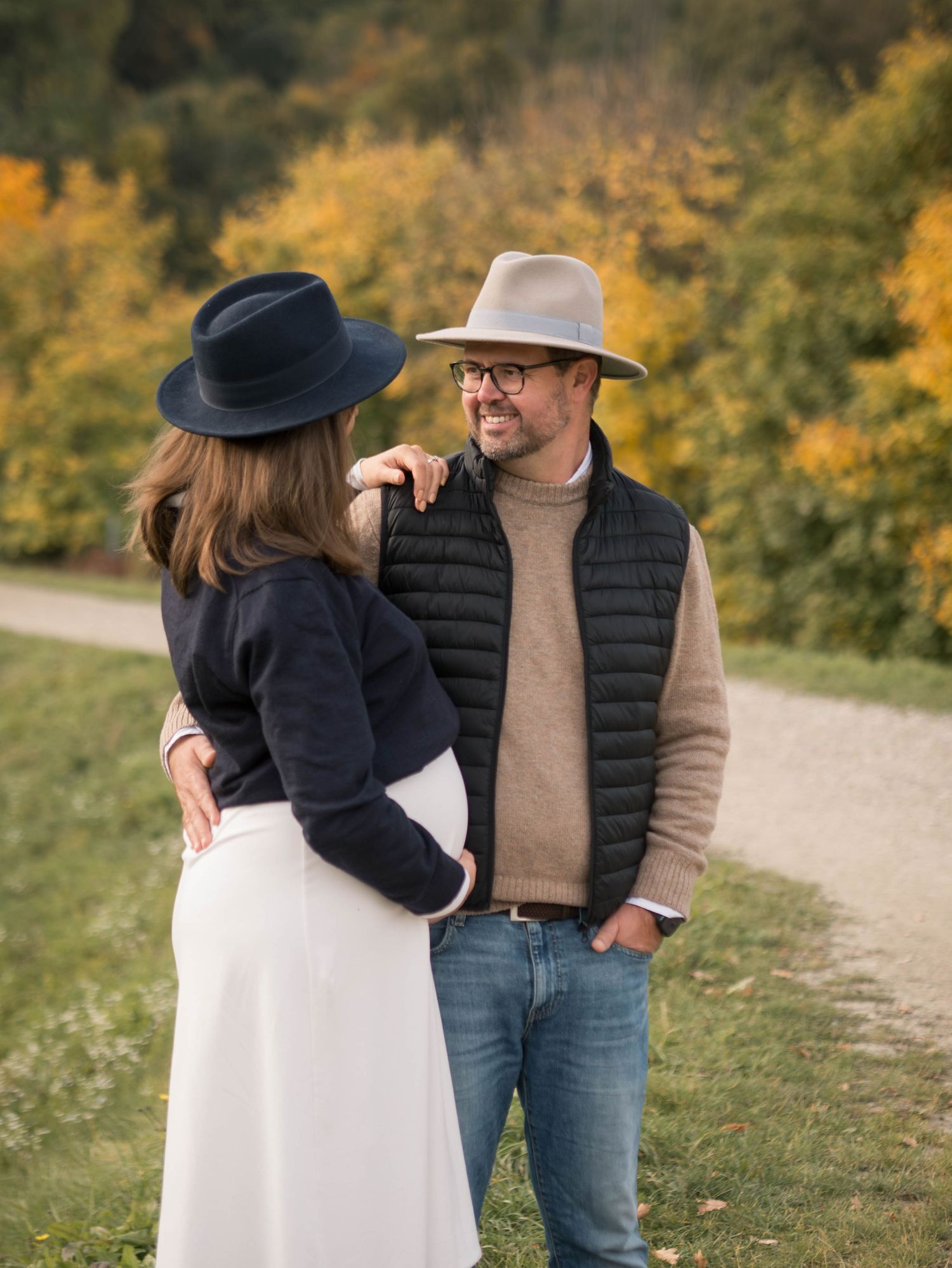 Authentische Schwangerschaftsfotografie in Graz, Wien & Leibnitz. Modernes Babybauch-Shooting von PETRARCA in der Steiermark & weltweit.