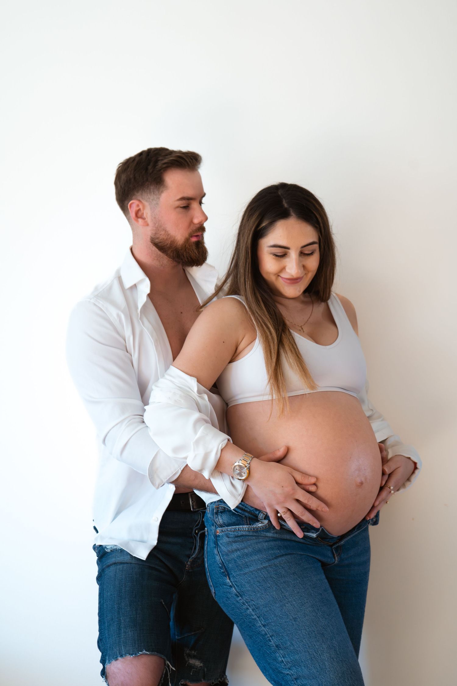 Authentische Schwangerschaftsfotografie in Graz, Wien & Leibnitz. Modernes Babybauch-Shooting von PETRARCA in der Steiermark & weltweit.