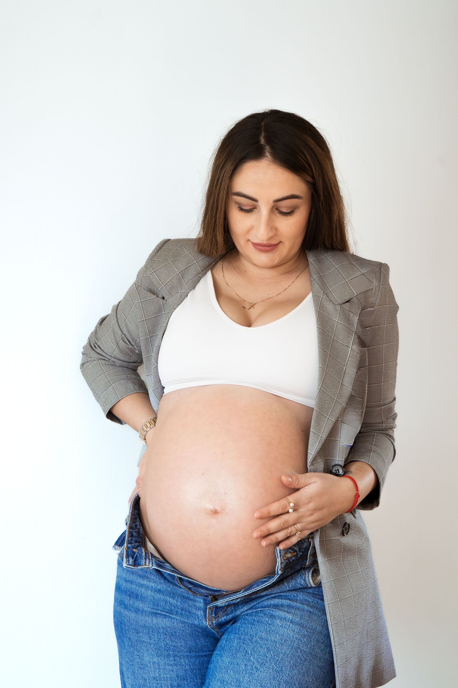 Authentische Schwangerschaftsfotografie in Graz, Wien & Leibnitz. Modernes Babybauch-Shooting von PETRARCA in der Steiermark & weltweit.