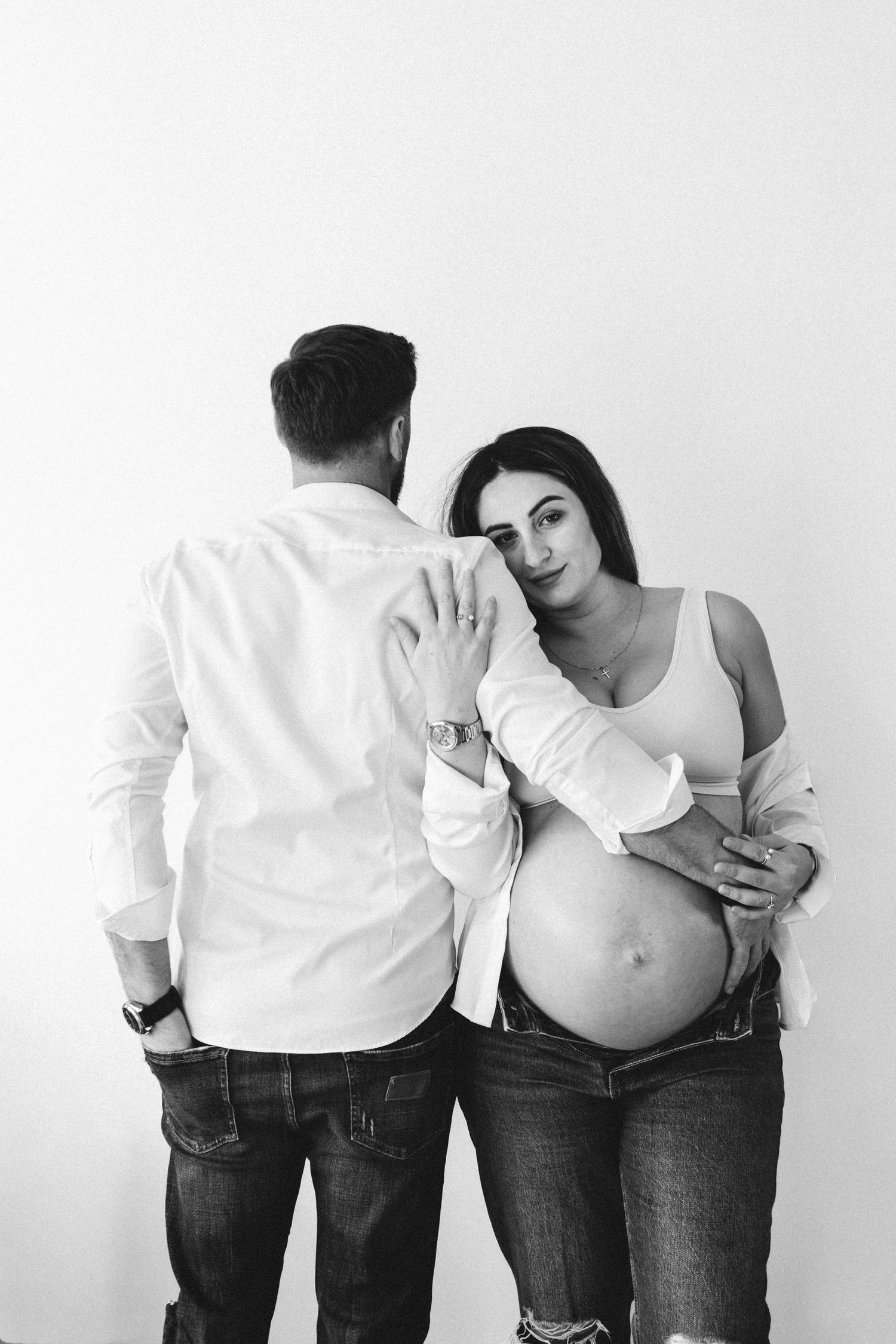 Authentische Schwangerschaftsfotografie in Graz, Wien & Leibnitz. Modernes Babybauch-Shooting von PETRARCA in der Steiermark & weltweit.