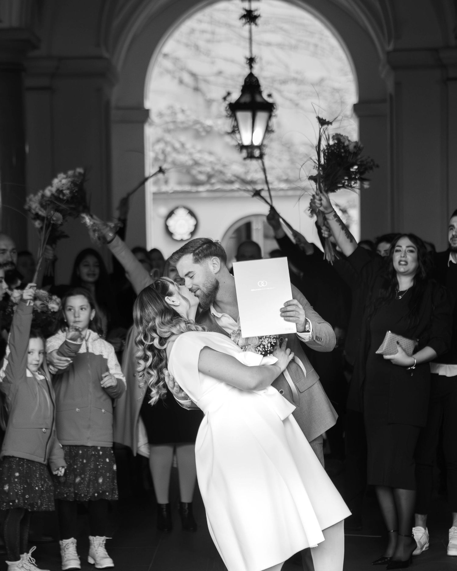 Standesamtliche Trauung Graz. Minimalist and authentic wedding photography for civil ceremonies in Styria.