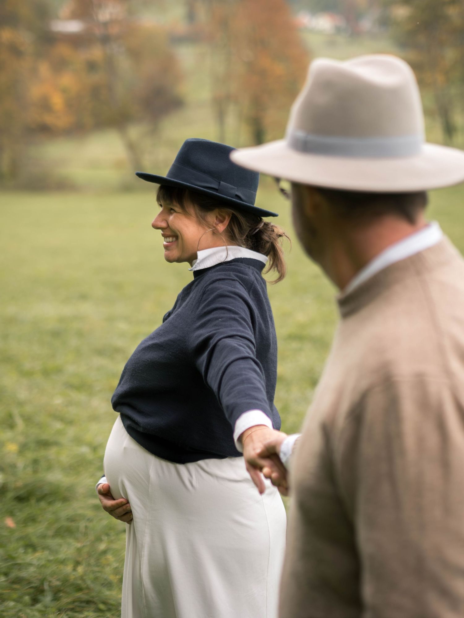 Authentische Schwangerschaftsfotografie in Graz, Wien & Leibnitz. Modernes Babybauch-Shooting von PETRARCA in der Steiermark & weltweit.