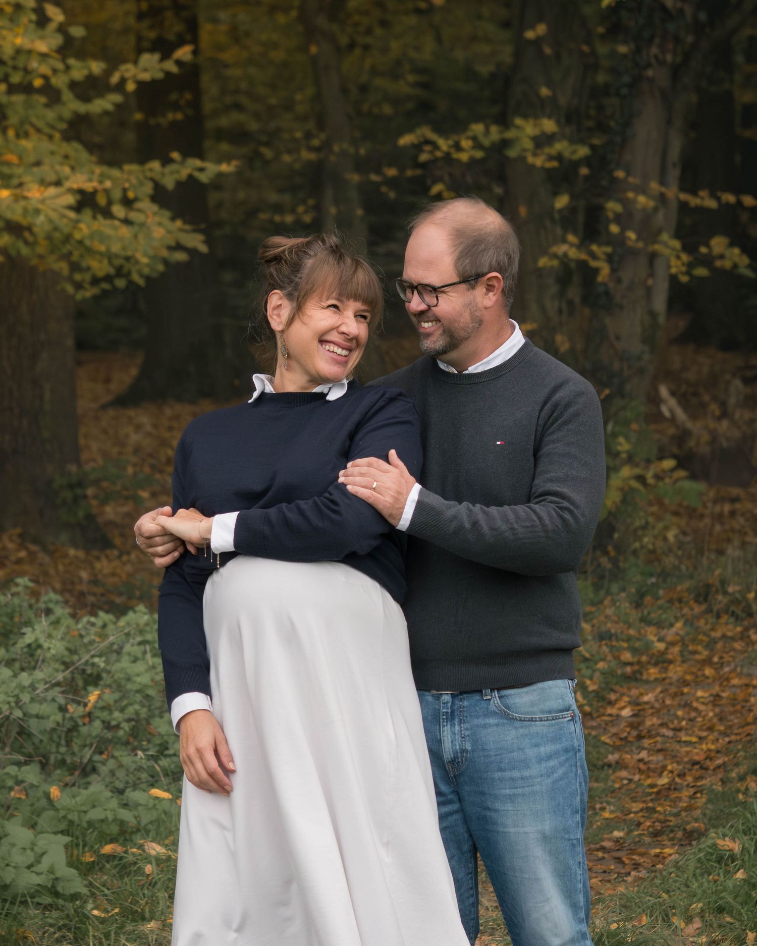 Authentische Schwangerschaftsfotografie in Graz, Wien & Leibnitz. Modernes Babybauch-Shooting von PETRARCA in der Steiermark & weltweit.