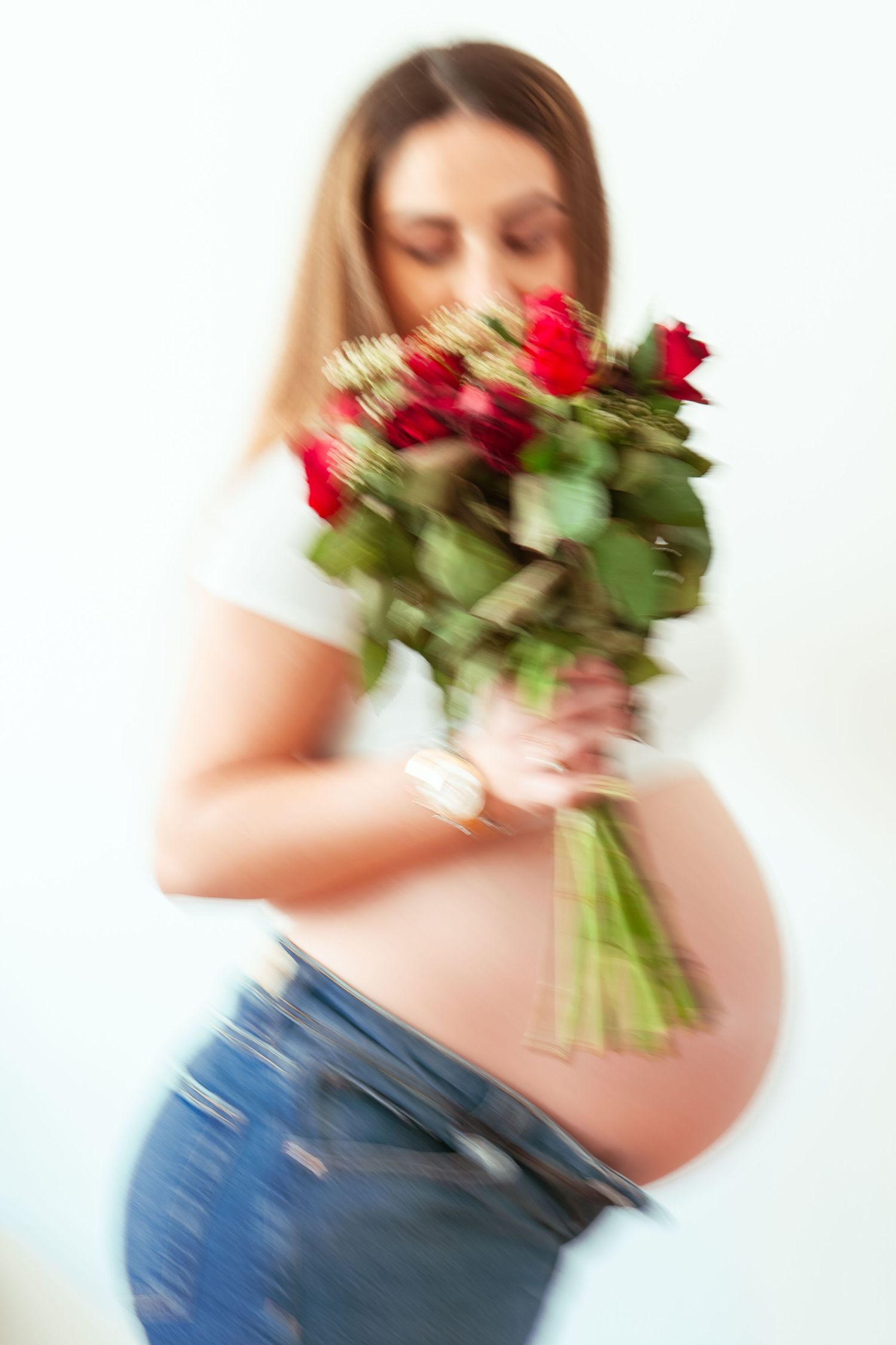 Authentische Schwangerschaftsfotografie in Graz, Wien & Leibnitz. Modernes Babybauch-Shooting von PETRARCA in der Steiermark & weltweit.