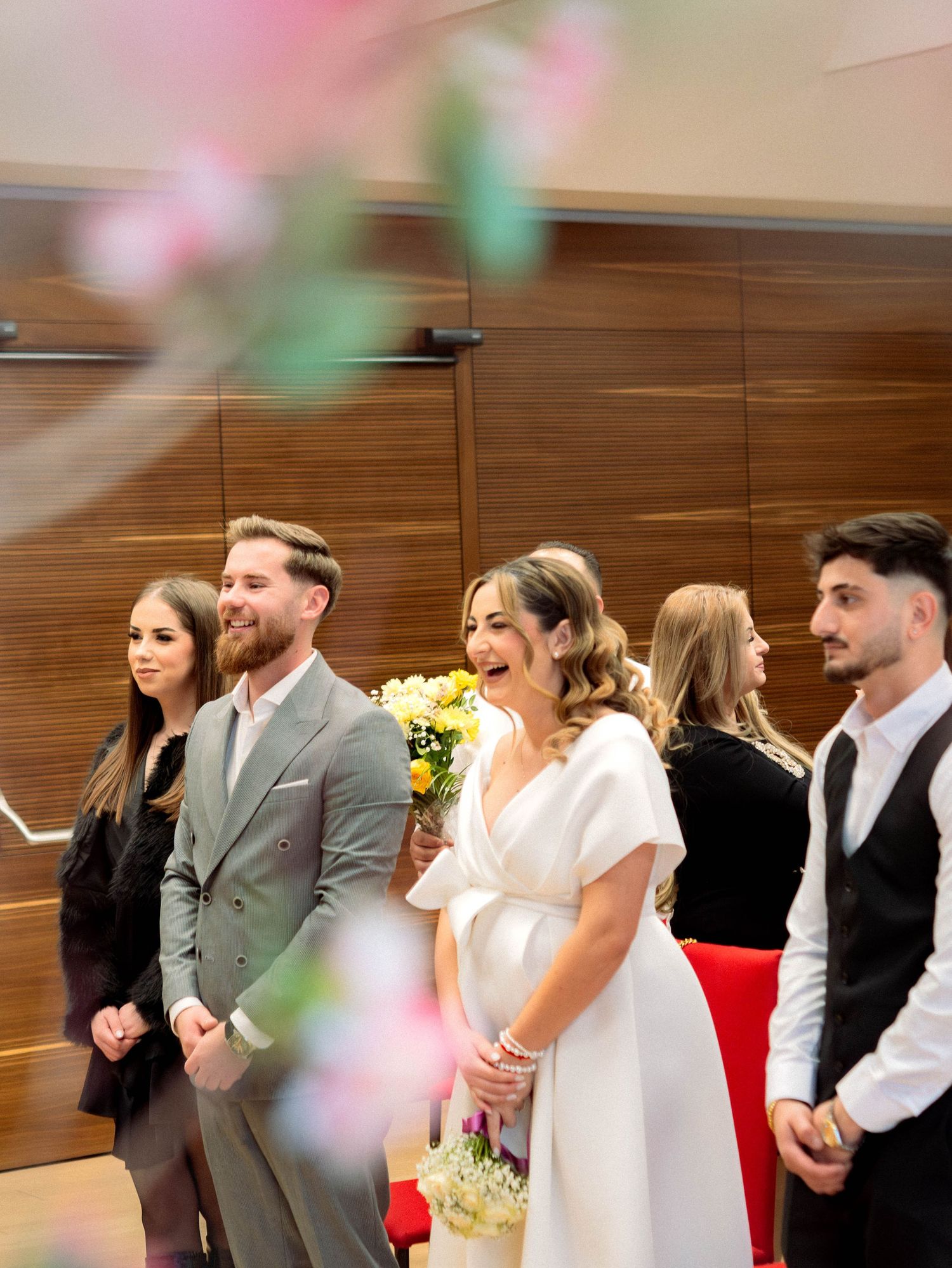 Standesamtliche Trauung Graz. Minimalist and authentic wedding photography for civil ceremonies in Styria.