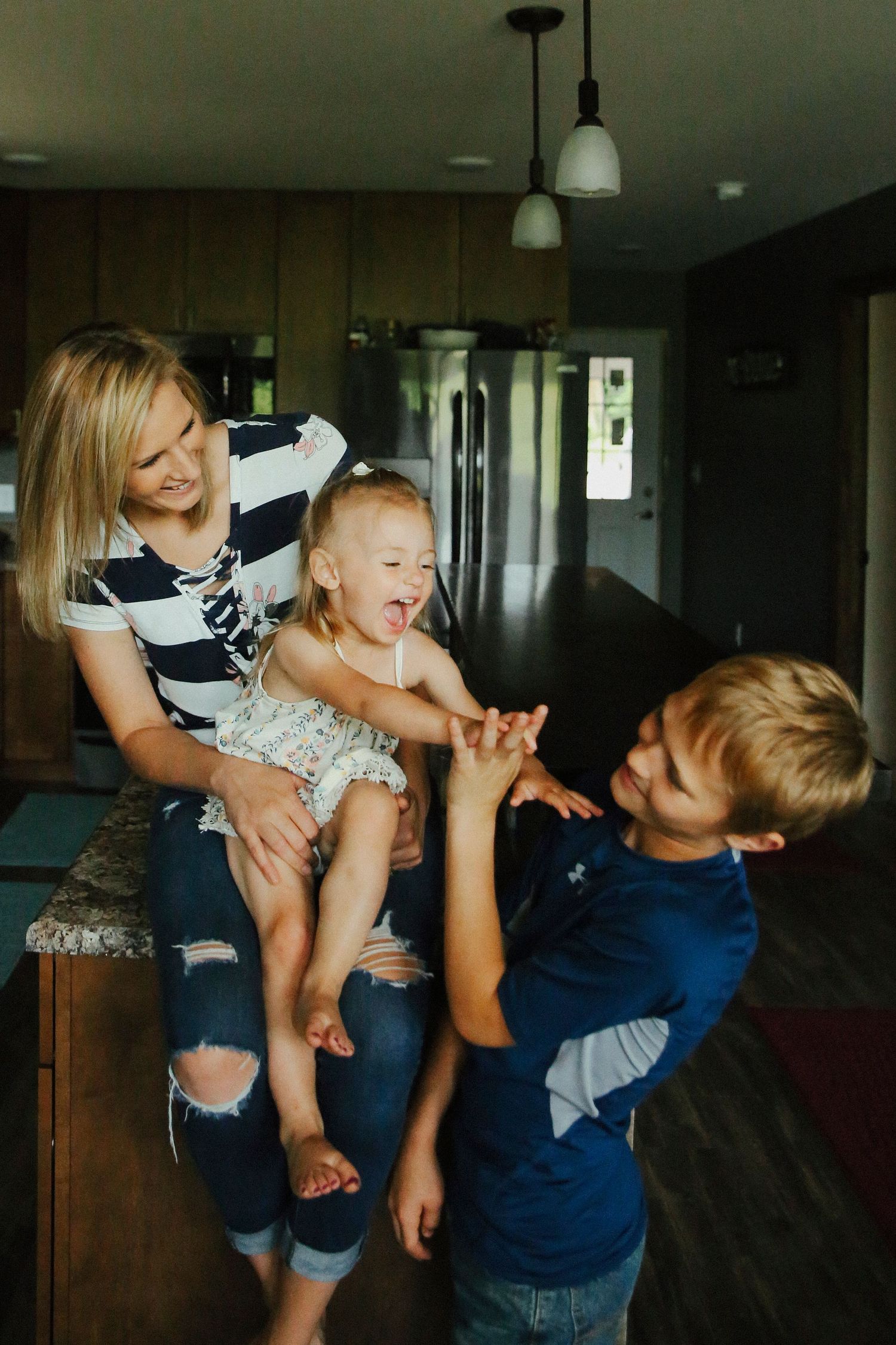 Minnesota Family Photographer. Fergus Falls Family Photographer. Lifestyle Photos. Lifestyle Family Photos.