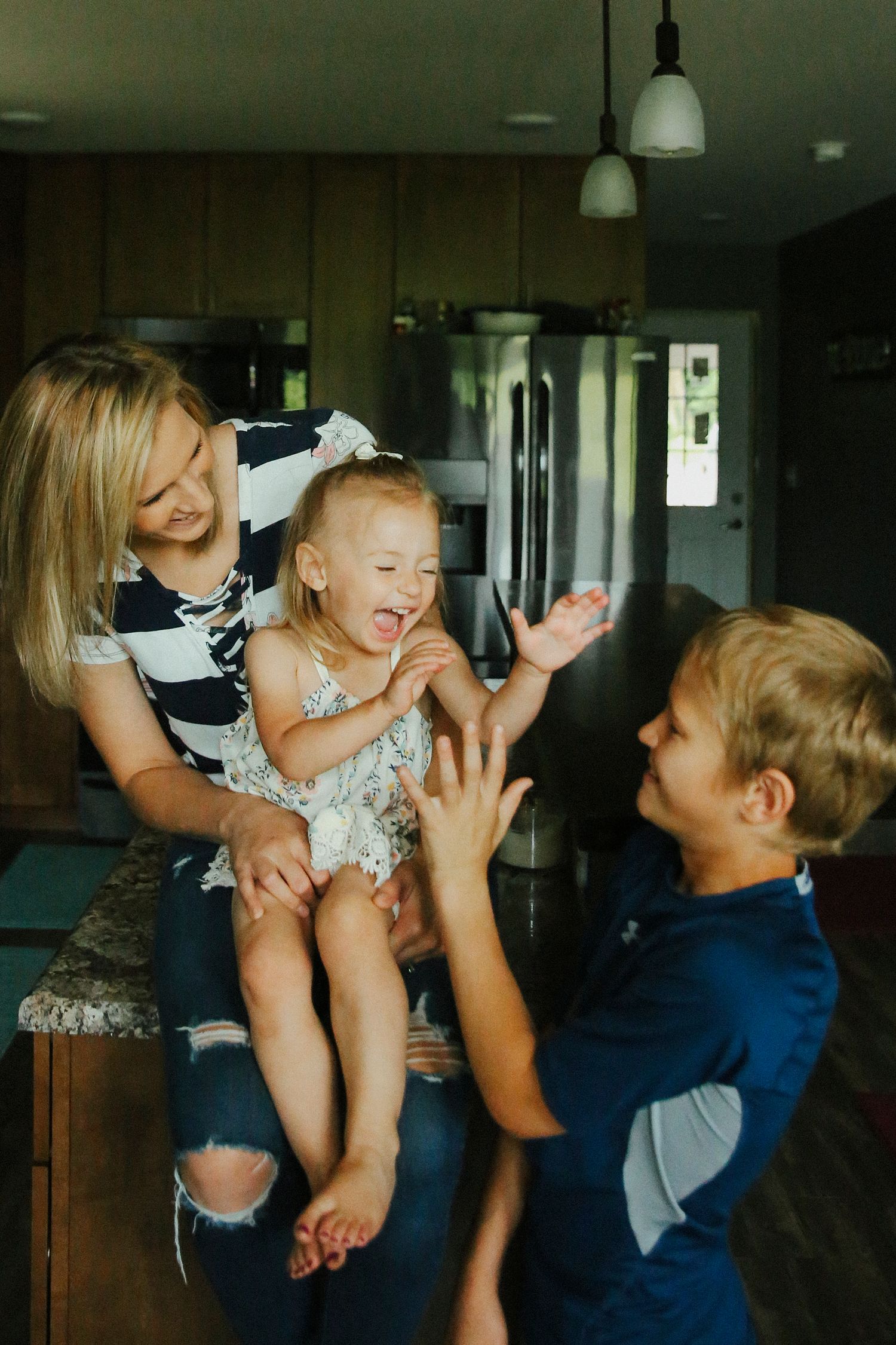 Minnesota Family Photographer. Fergus Falls Family Photographer. Lifestyle Photos. Lifestyle Family Photos.