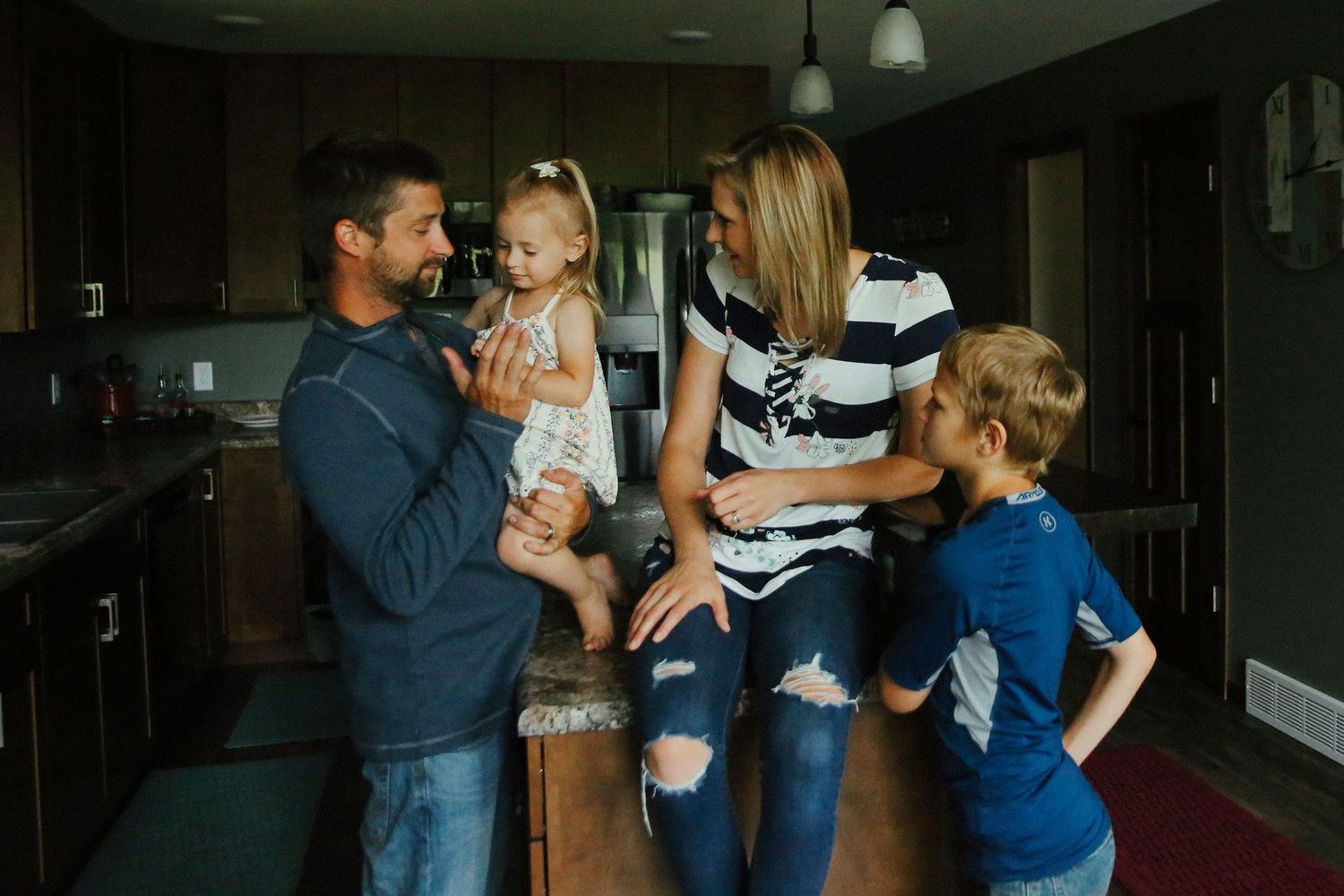 Minnesota Family Photographer. Fergus Falls Family Photographer. Lifestyle Photos. Lifestyle Family Photos.