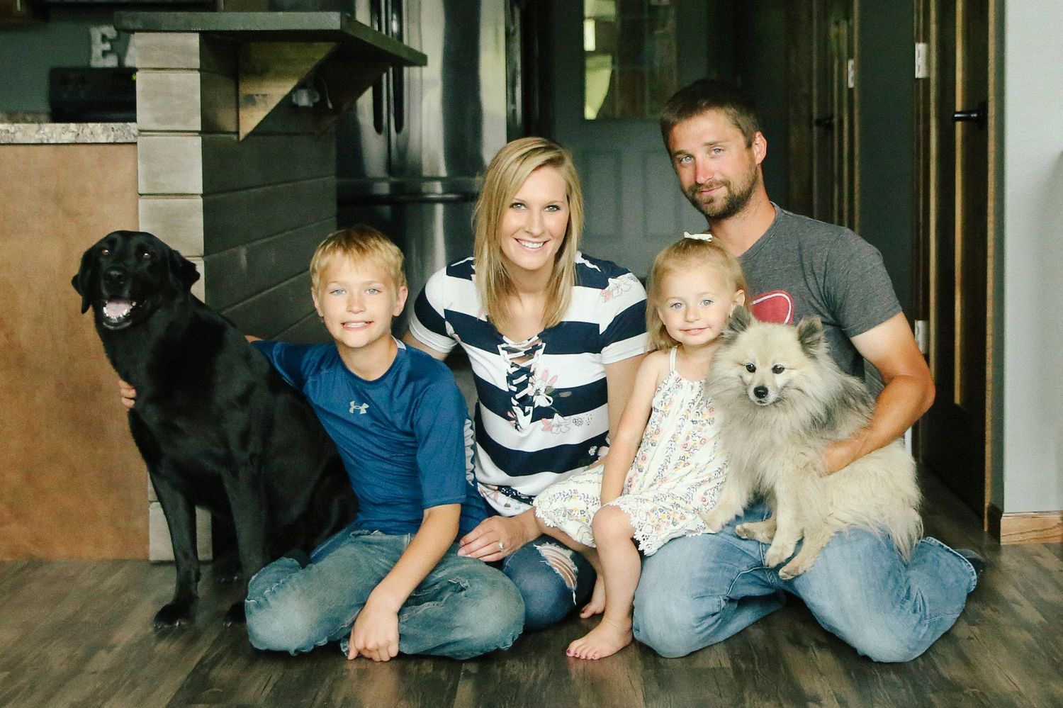 Minnesota Family Photographer. Fergus Falls Family Photographer. Lifestyle Photos. Lifestyle Family Photos.