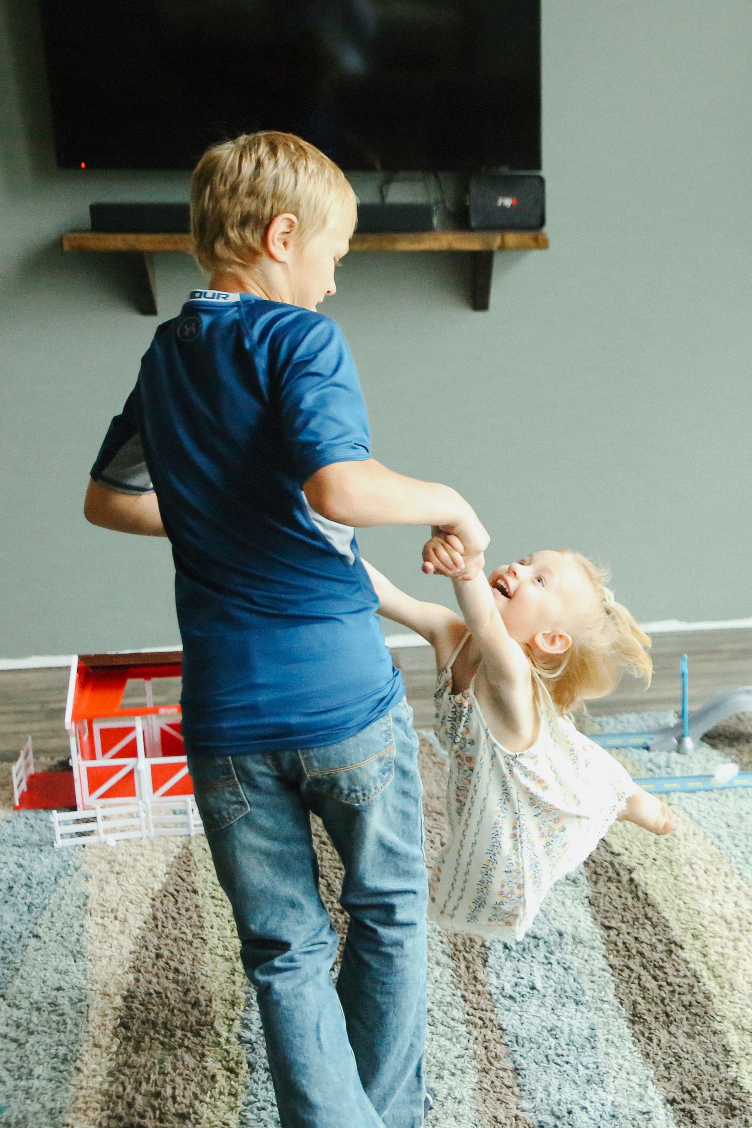 Minnesota Family Photographer. Fergus Falls Family Photographer. Lifestyle Photos. Lifestyle Family Photos.