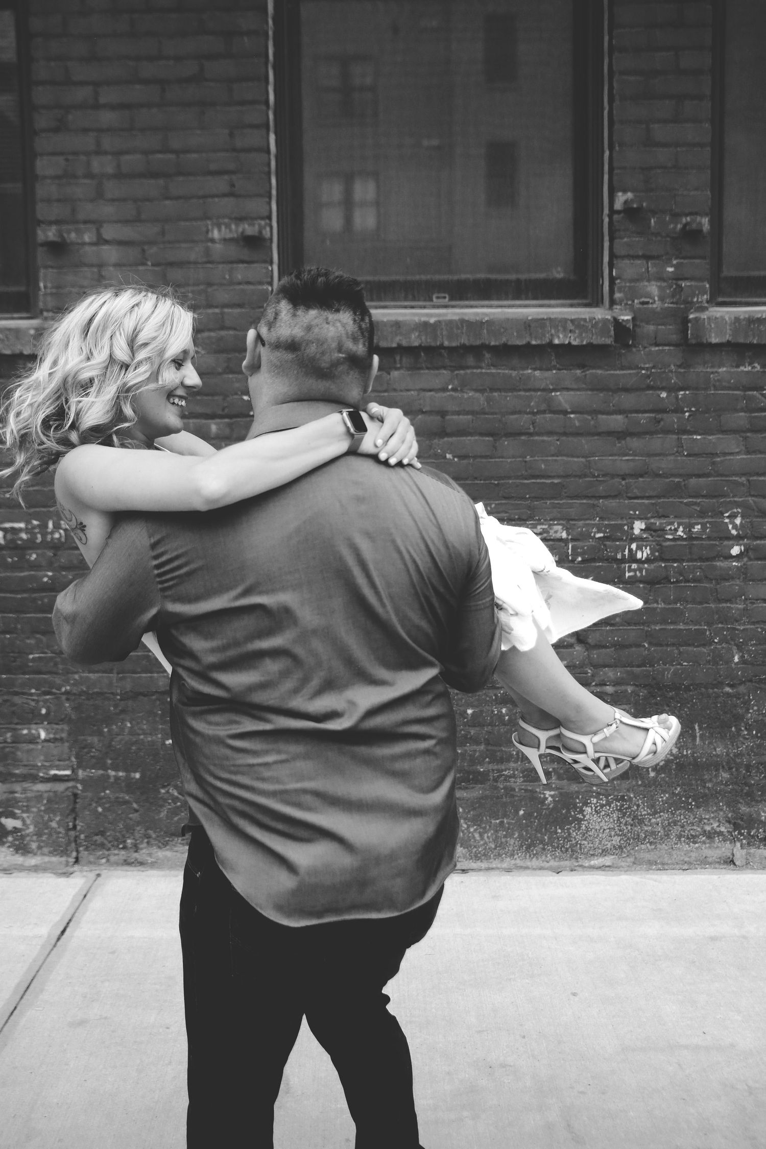 Fargo Wedding Photographer. Fargo Couple Photographer. Downtown Fargo.