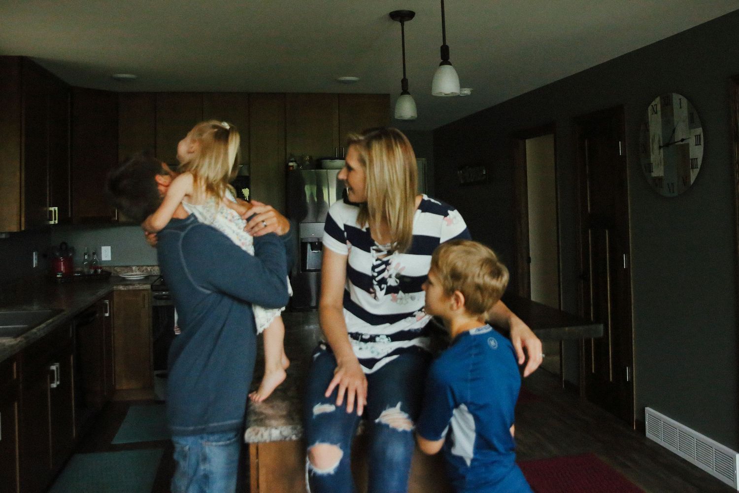 Minnesota Family Photographer. Fergus Falls Family Photographer. Lifestyle Photos. Lifestyle Family Photos.