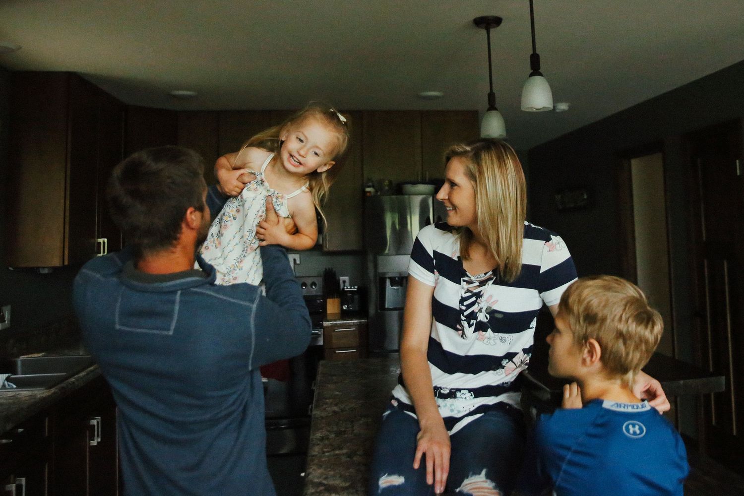 Minnesota Family Photographer. Fergus Falls Family Photographer. Lifestyle Photos. Lifestyle Family Photos.