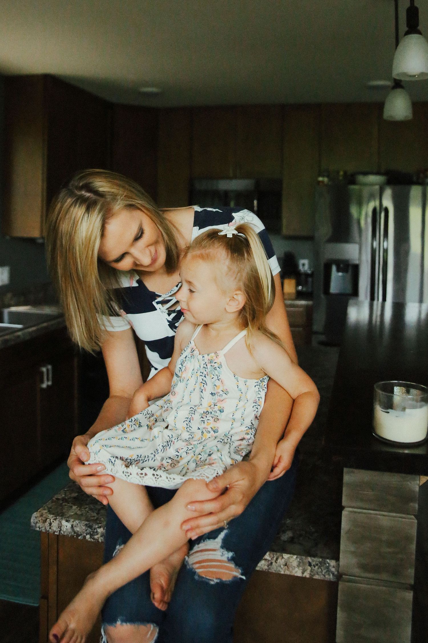 Minnesota Family Photographer. Fergus Falls Family Photographer. Lifestyle Photos. Lifestyle Family Photos.