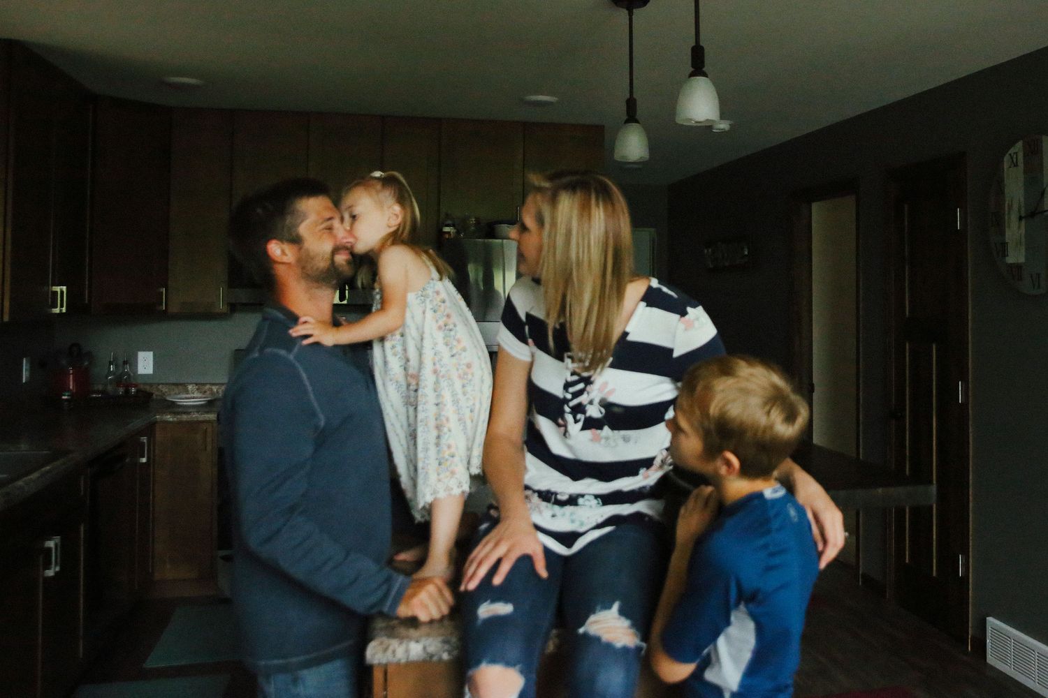 Minnesota Family Photographer. Fergus Falls Family Photographer. Lifestyle Photos. Lifestyle Family Photos.
