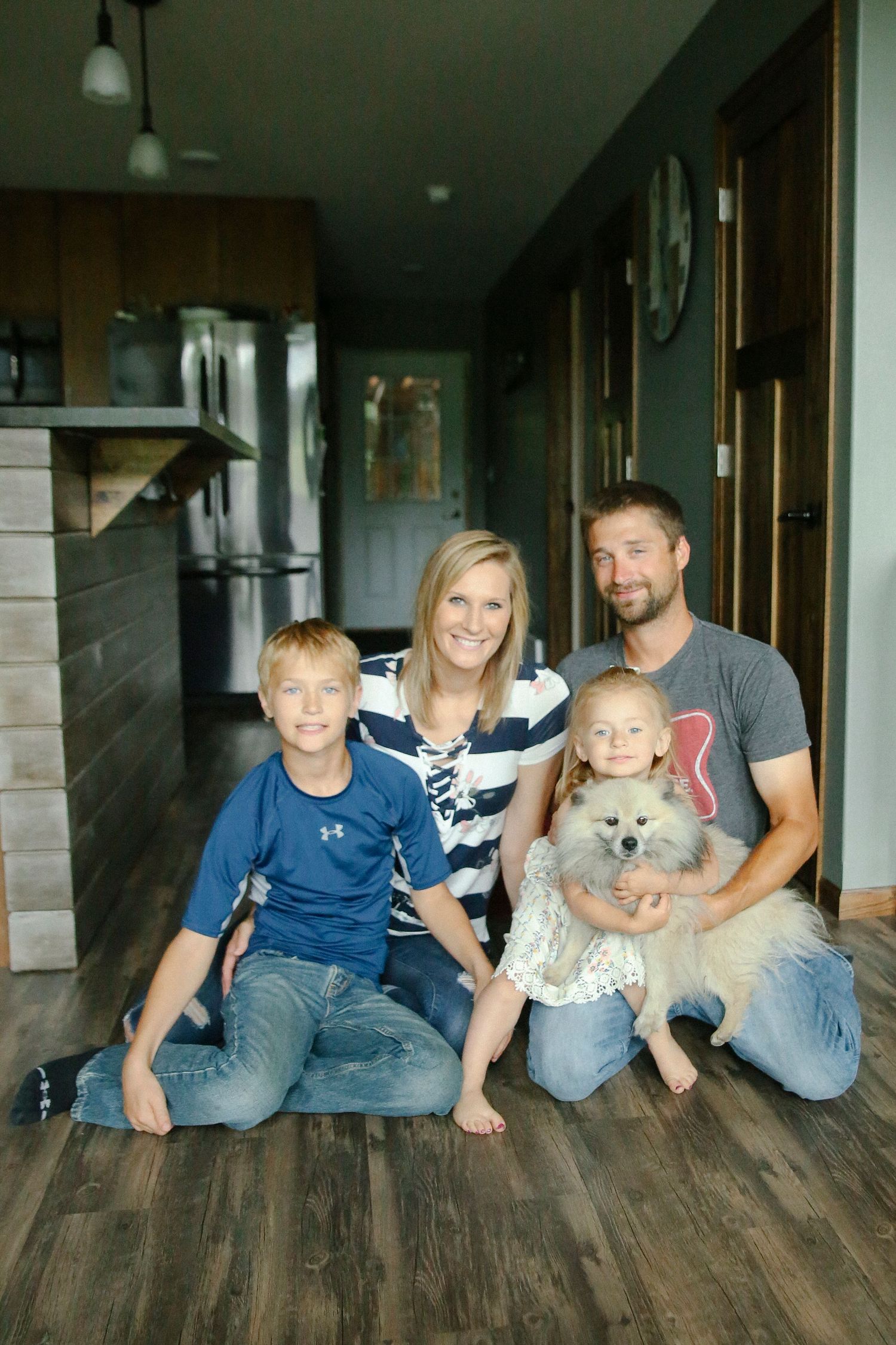Minnesota Family Photographer. Fergus Falls Family Photographer. Lifestyle Photos. Lifestyle Family Photos.