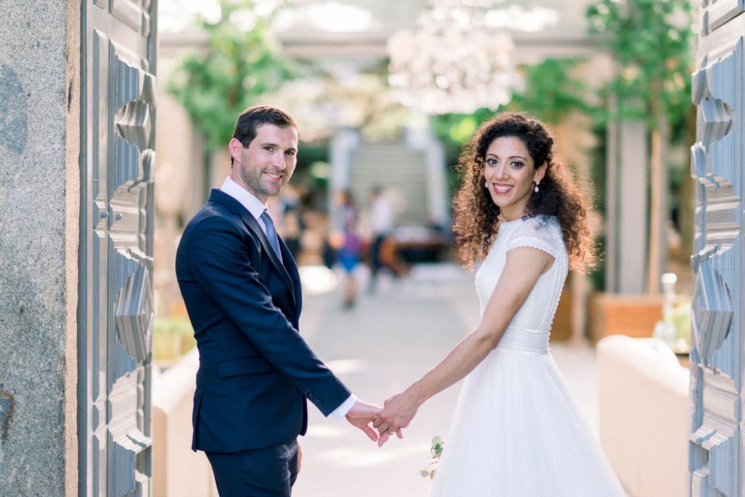 Fotografia romantica dos noivos no dia do seu casamento na fantástica Quinta Solar da Levada em Amares.