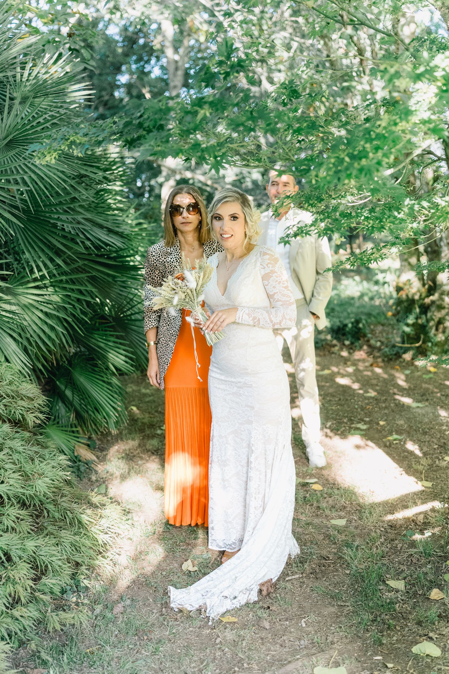 noiva a caminho do altar em casamento rustico em ponte de lima.