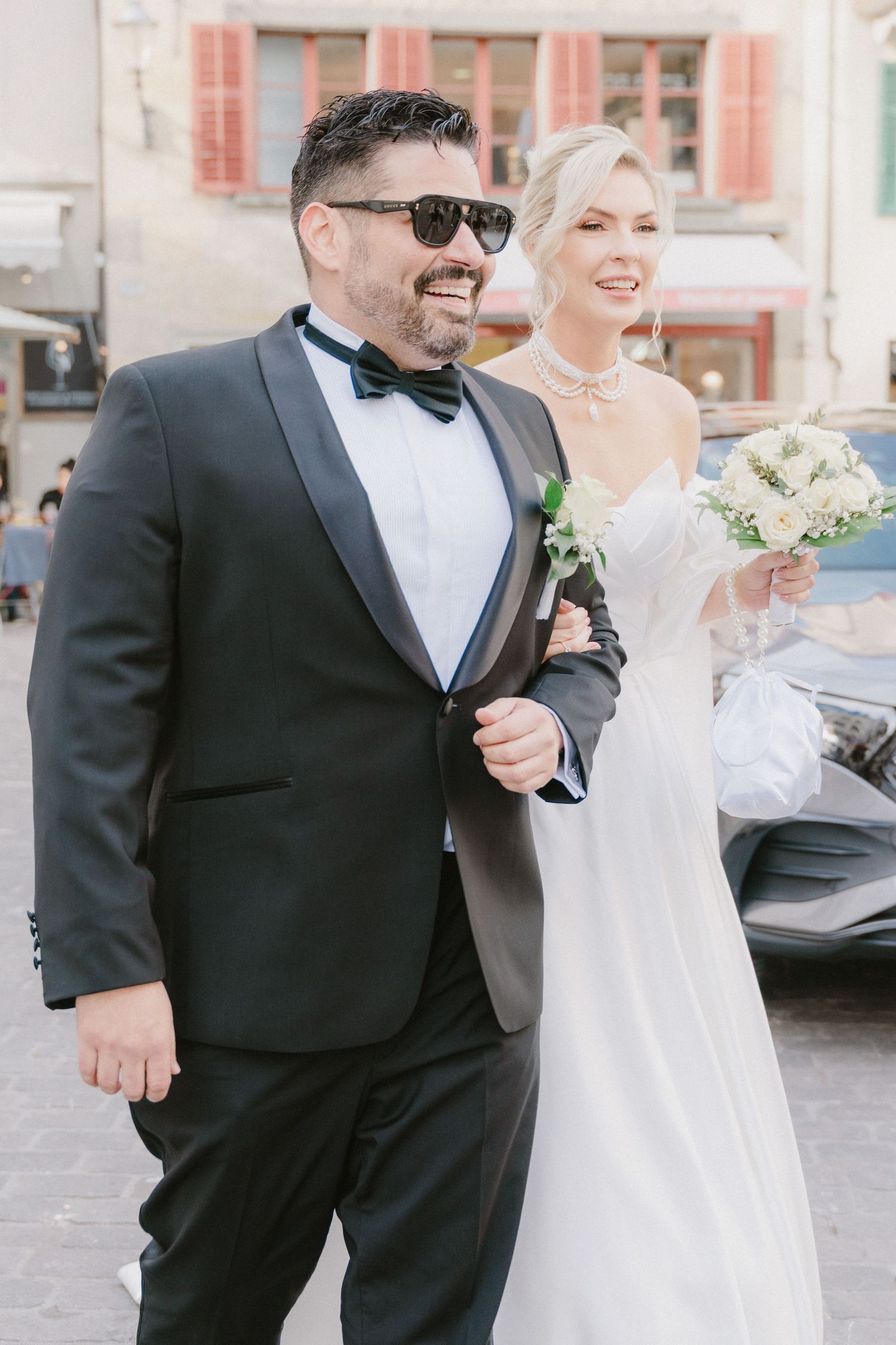 Moderne, natürliche und editorial‑inspirierte Hochzeitsfotografie in der Schweiz mit Fokus auf echten Momenten und zeitloser Ästhetik.