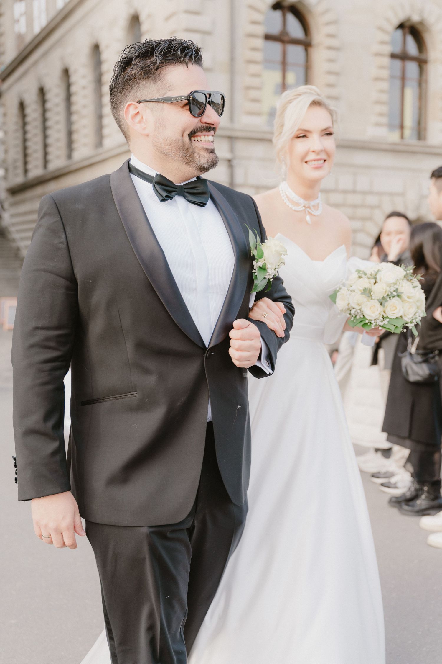 Moderne, natürliche und editorial‑inspirierte Hochzeitsfotografie in der Schweiz mit Fokus auf echten Momenten und zeitloser Ästhetik.