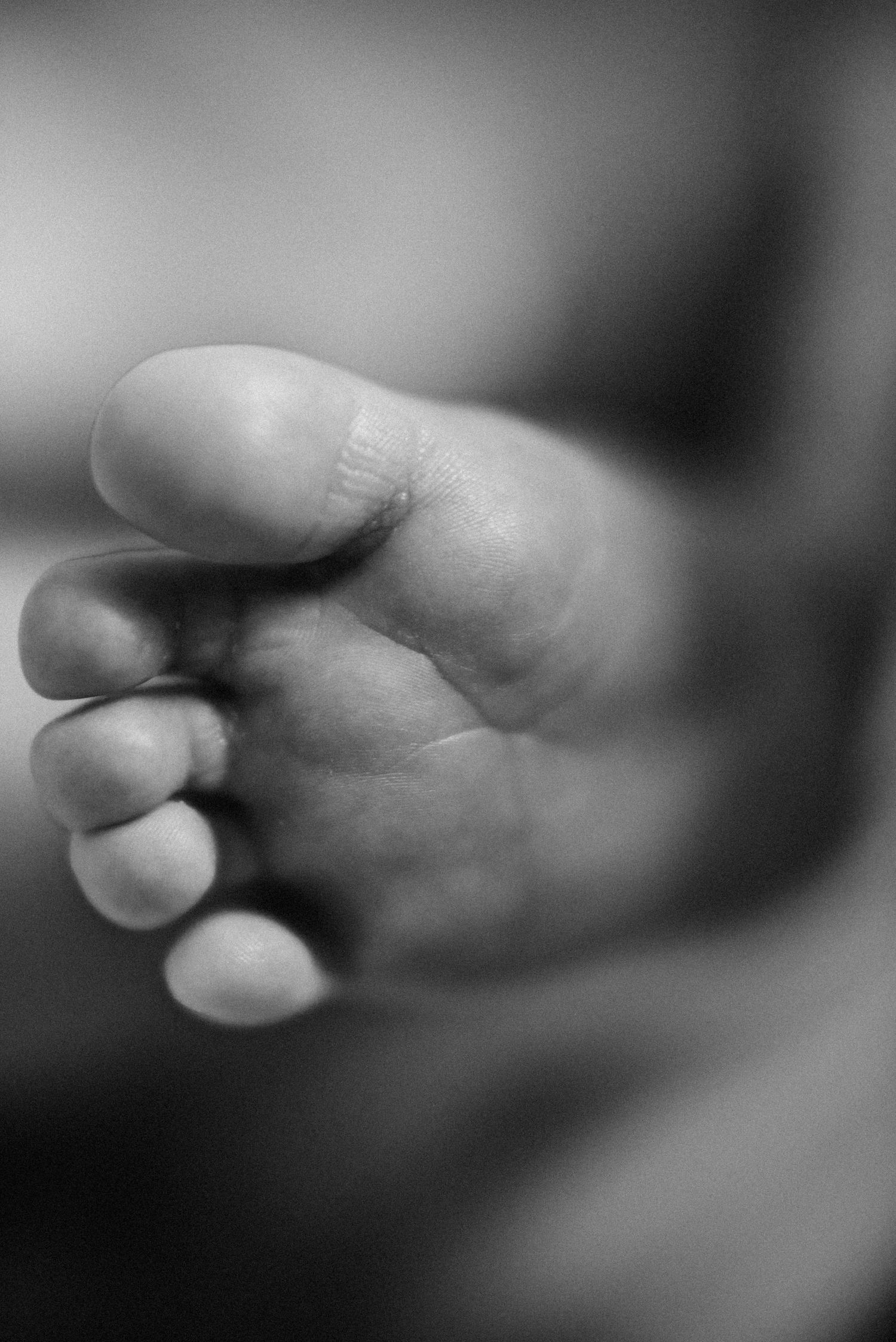 Oakville lifestyle baby photography showing tiny details and closeness